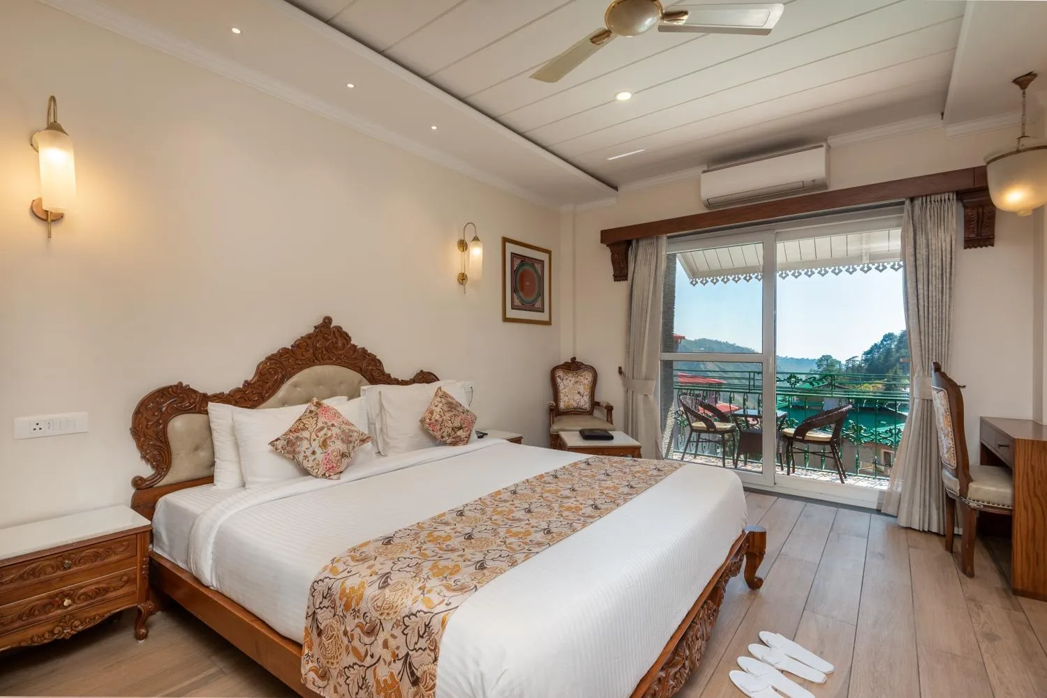 Bed in Quality Inn by Lawrence Hotels