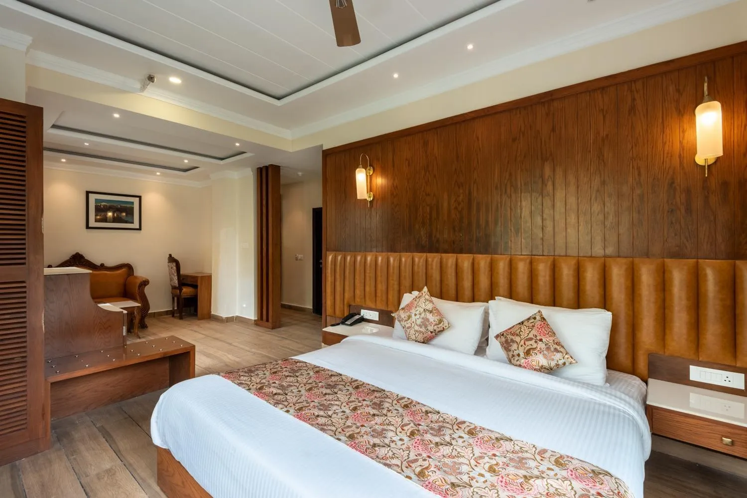 Bed in Quality Inn by Lawrence Hotels