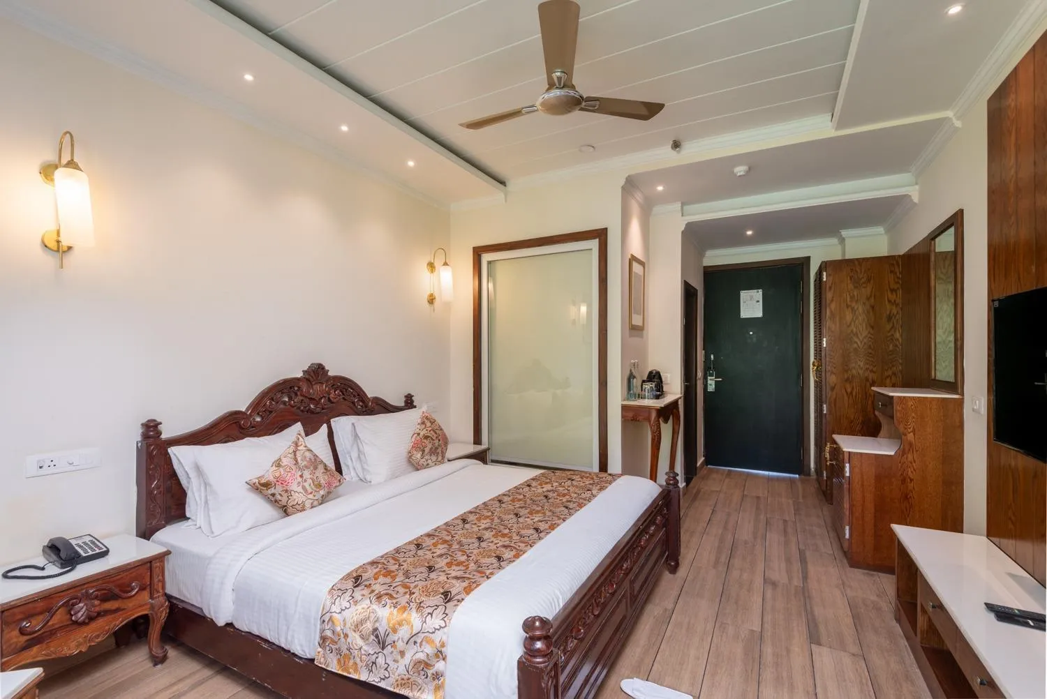 Bed in Quality Inn by Lawrence Hotels