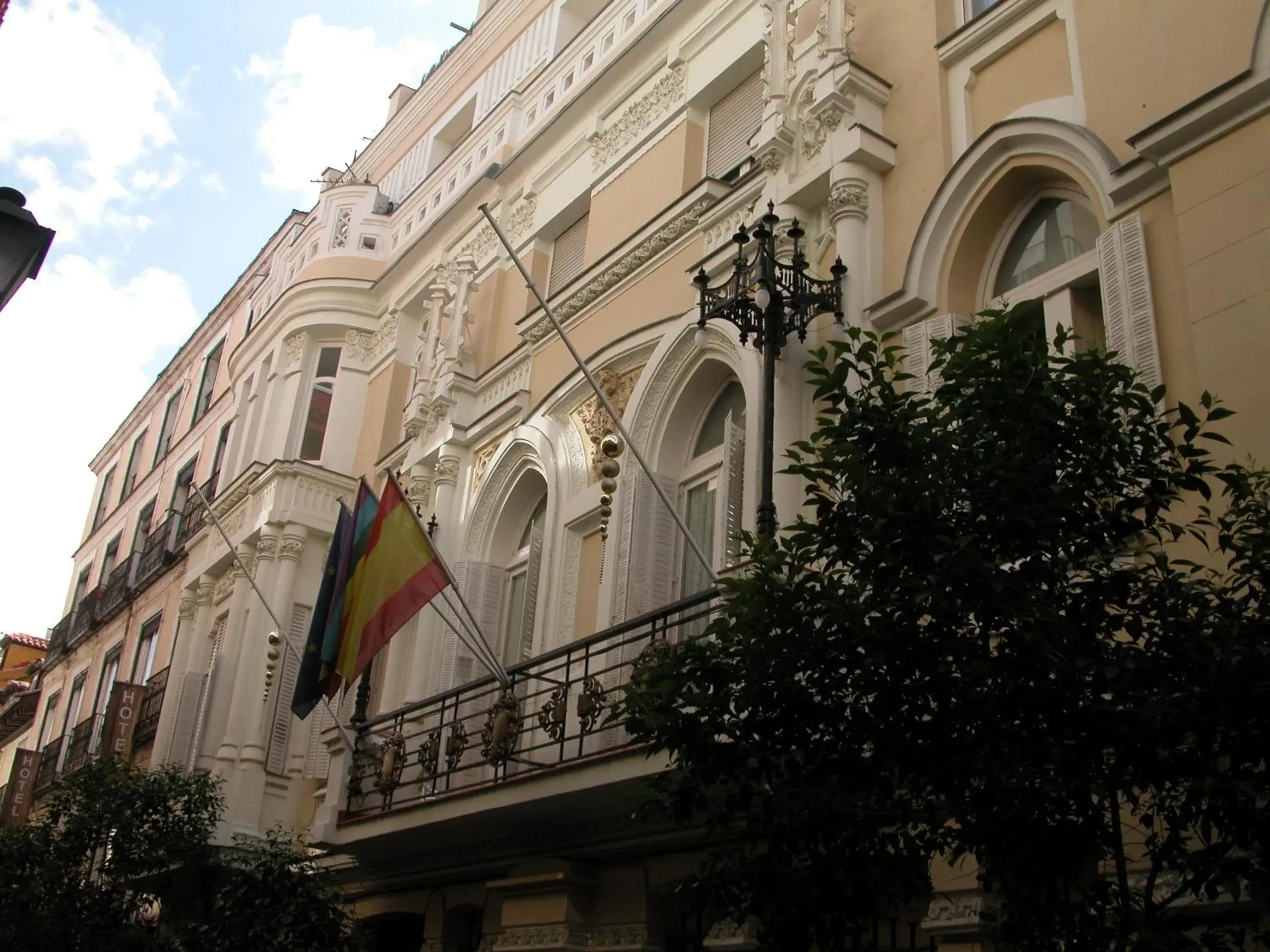 Facade/entrance, Property Building in Hostal Goyal Pizarro