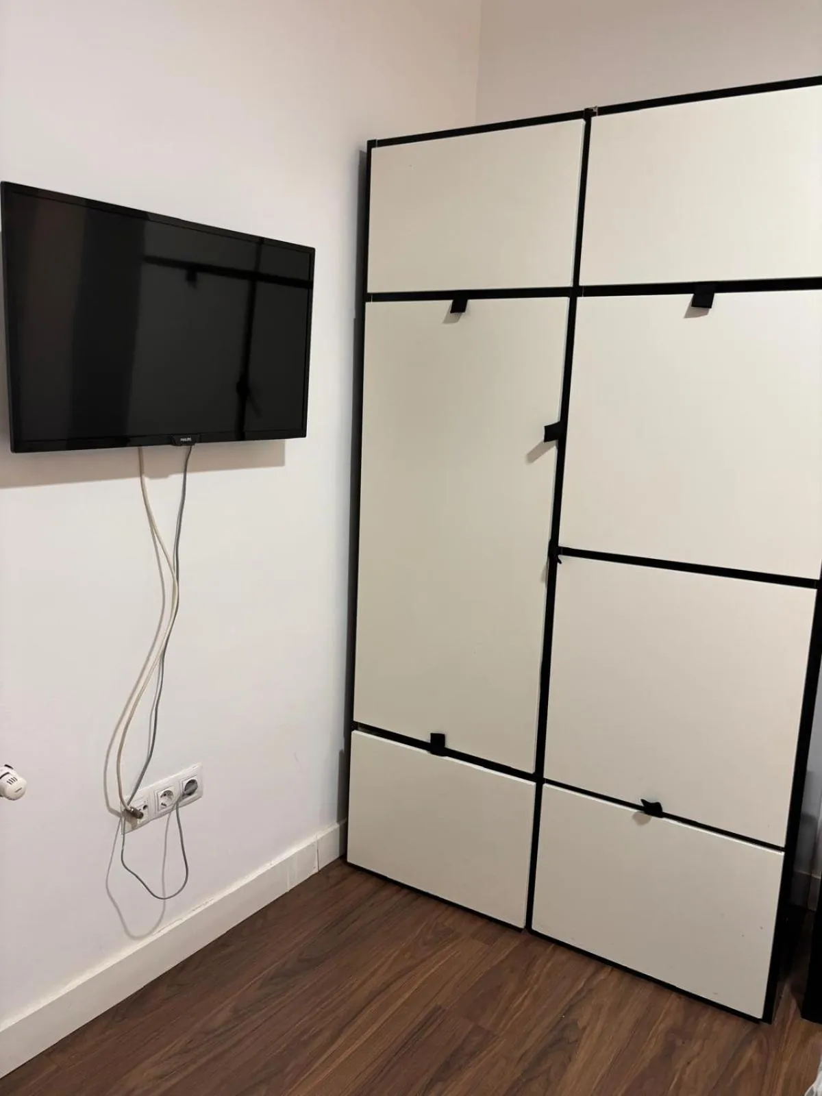 wardrobe in Hostal Goyal Pizarro