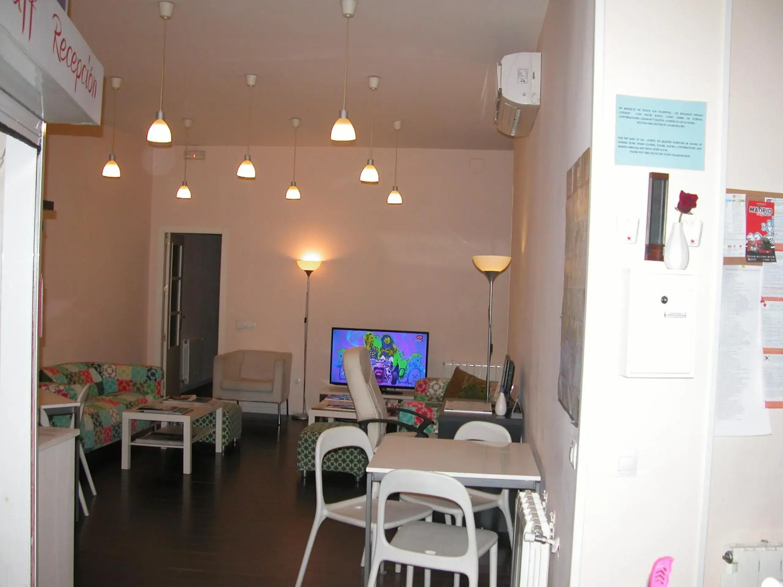 Communal lounge/ TV room in Hostal Goyal Pizarro