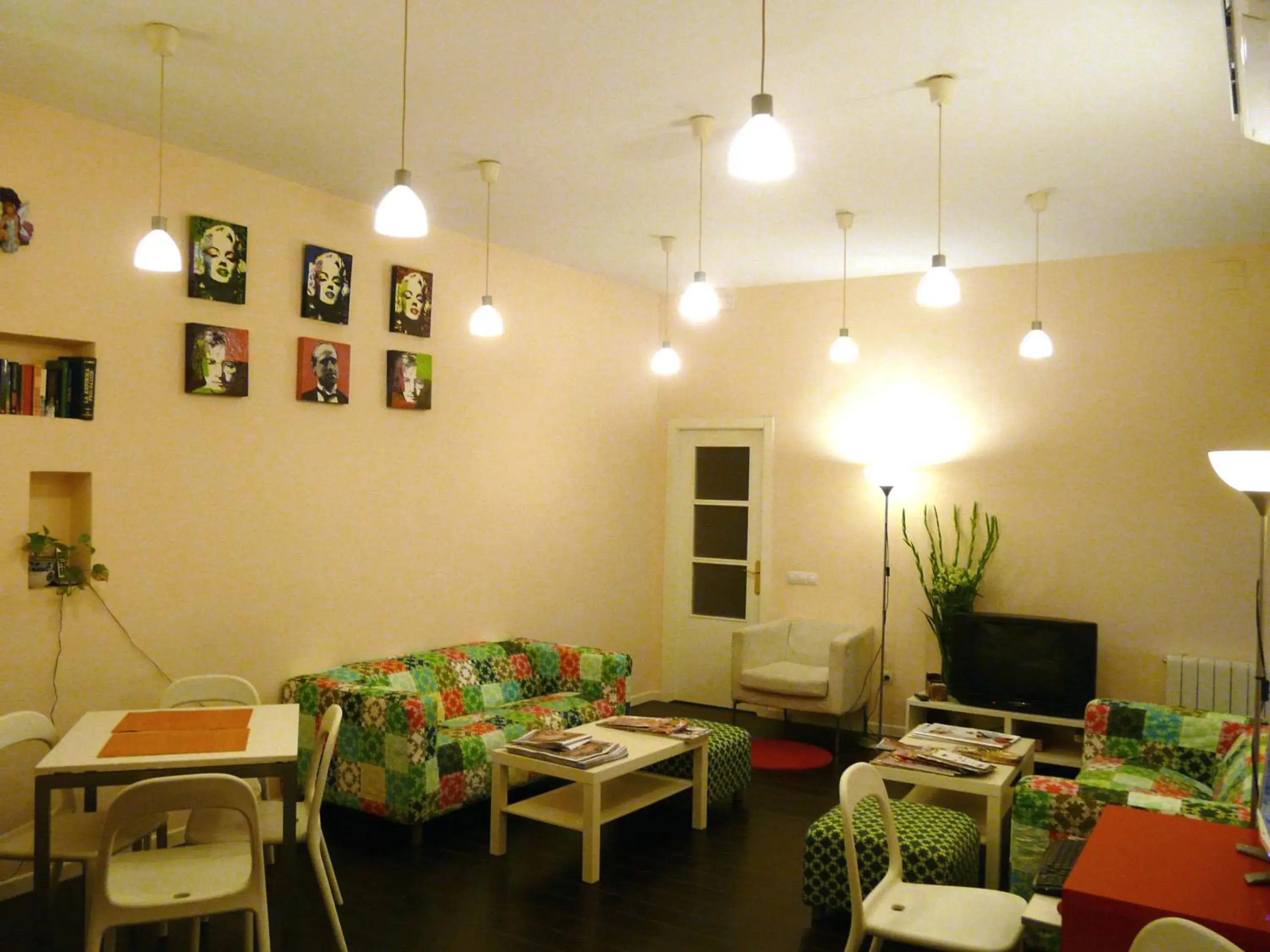 Communal lounge/ TV room, Seating Area in Hostal Goyal Pizarro