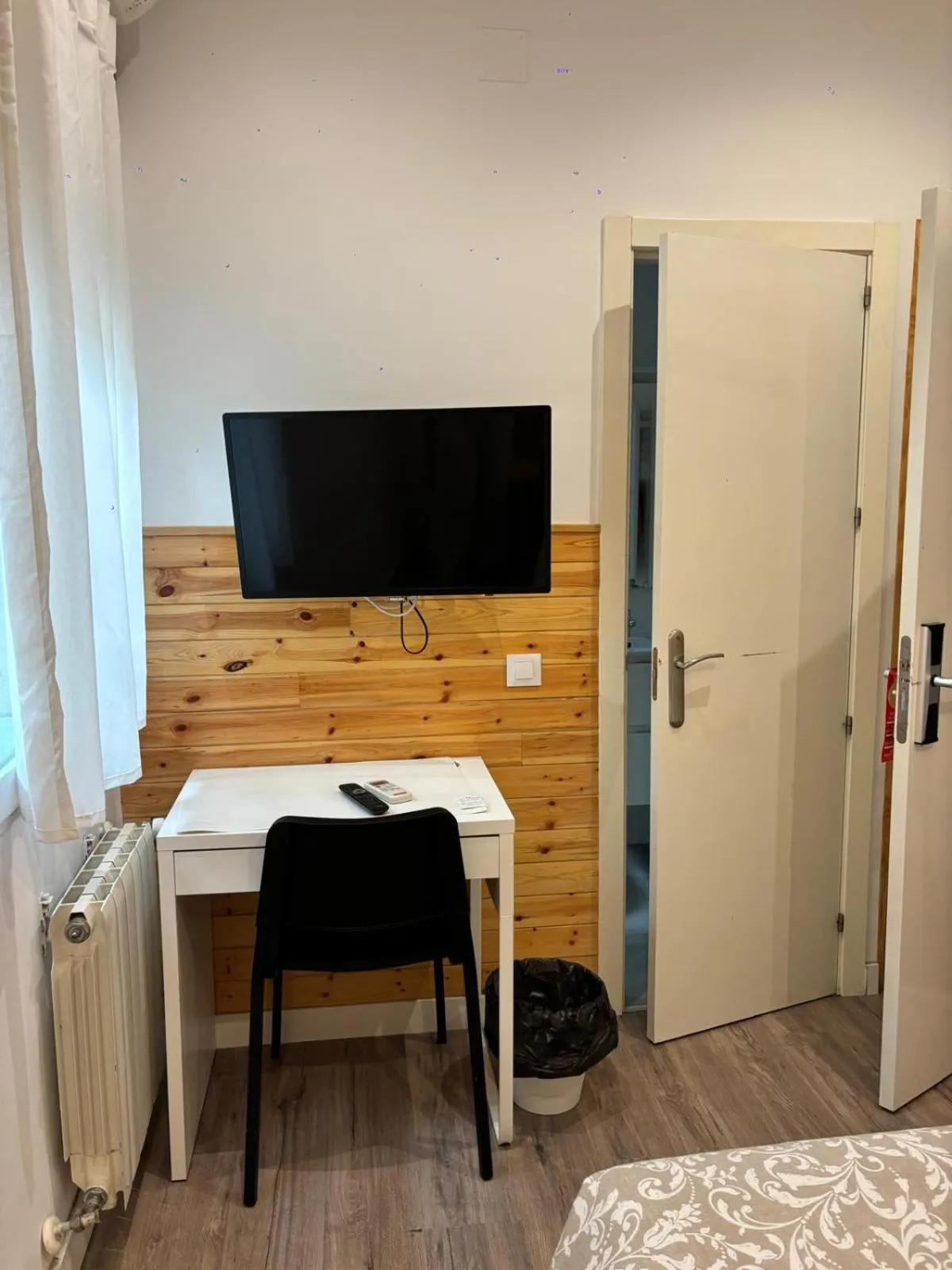 TV and multimedia, Bed in Hostal Goyal Pizarro