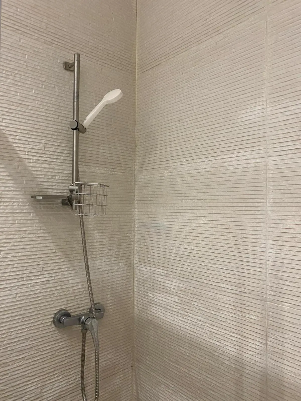 Shower in Hostal Goyal Pizarro