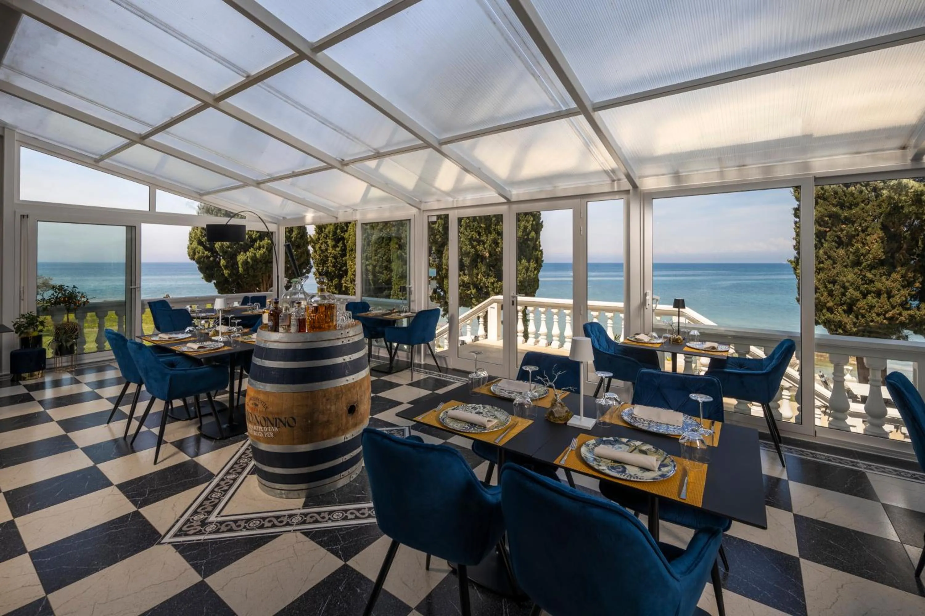 Restaurant/places to eat in Villa Valdepian Apartments