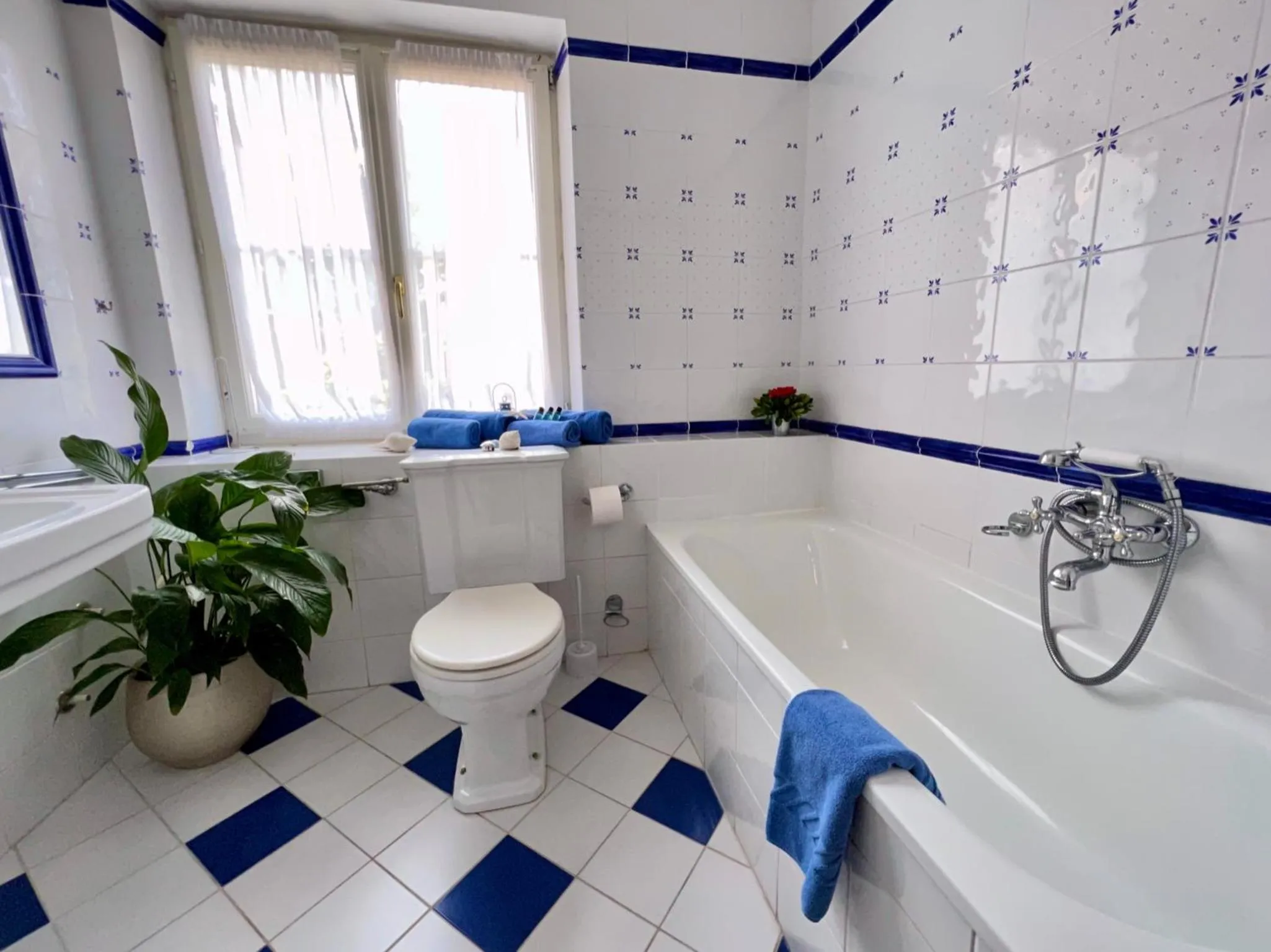 Bathroom in Villa Valdepian Apartments