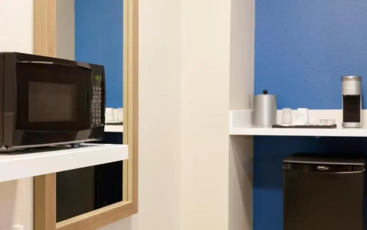 Coffee/tea facilities in Holiday Inn Express & Suites Stevensville - Benton Harbor by IHG