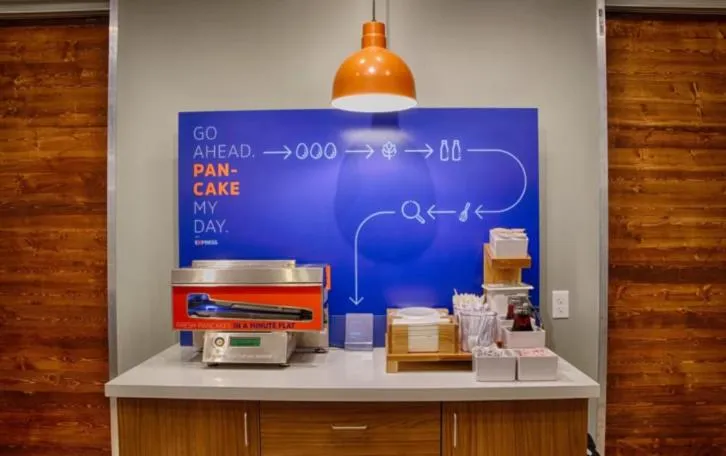 Food and drinks in Holiday Inn Express & Suites Stevensville - Benton Harbor by IHG