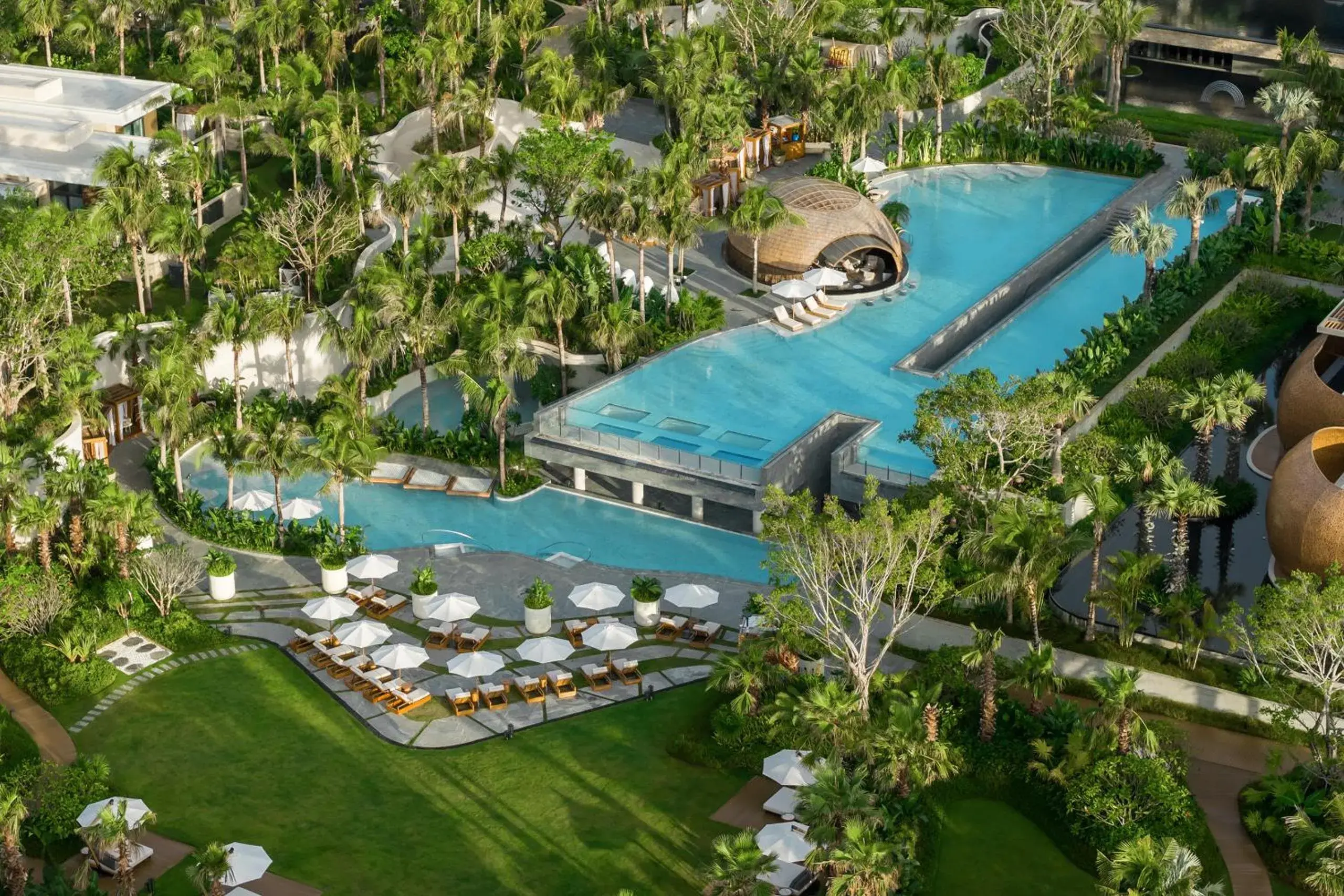 Swimming pool in Kimpton Aqeos Hainan by IHG Swimming pool in Kimpton Aqeos Hainan by IHG