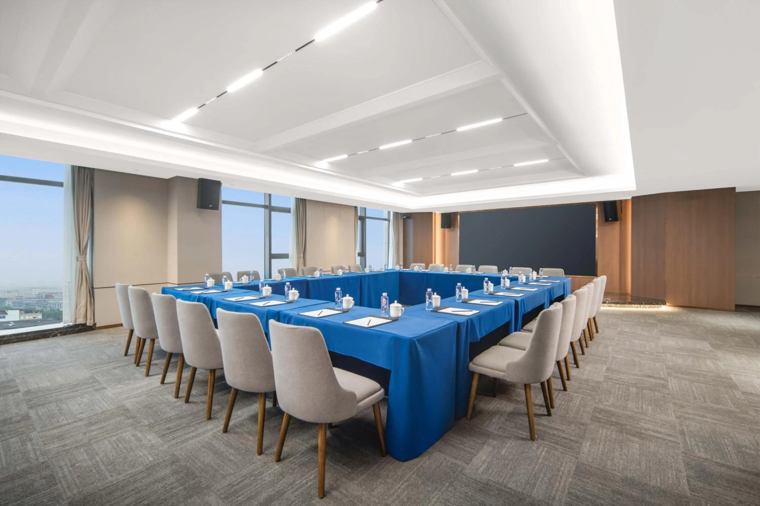 Meeting/conference room in Holiday Inn Express Wuxi Xishan by IHG