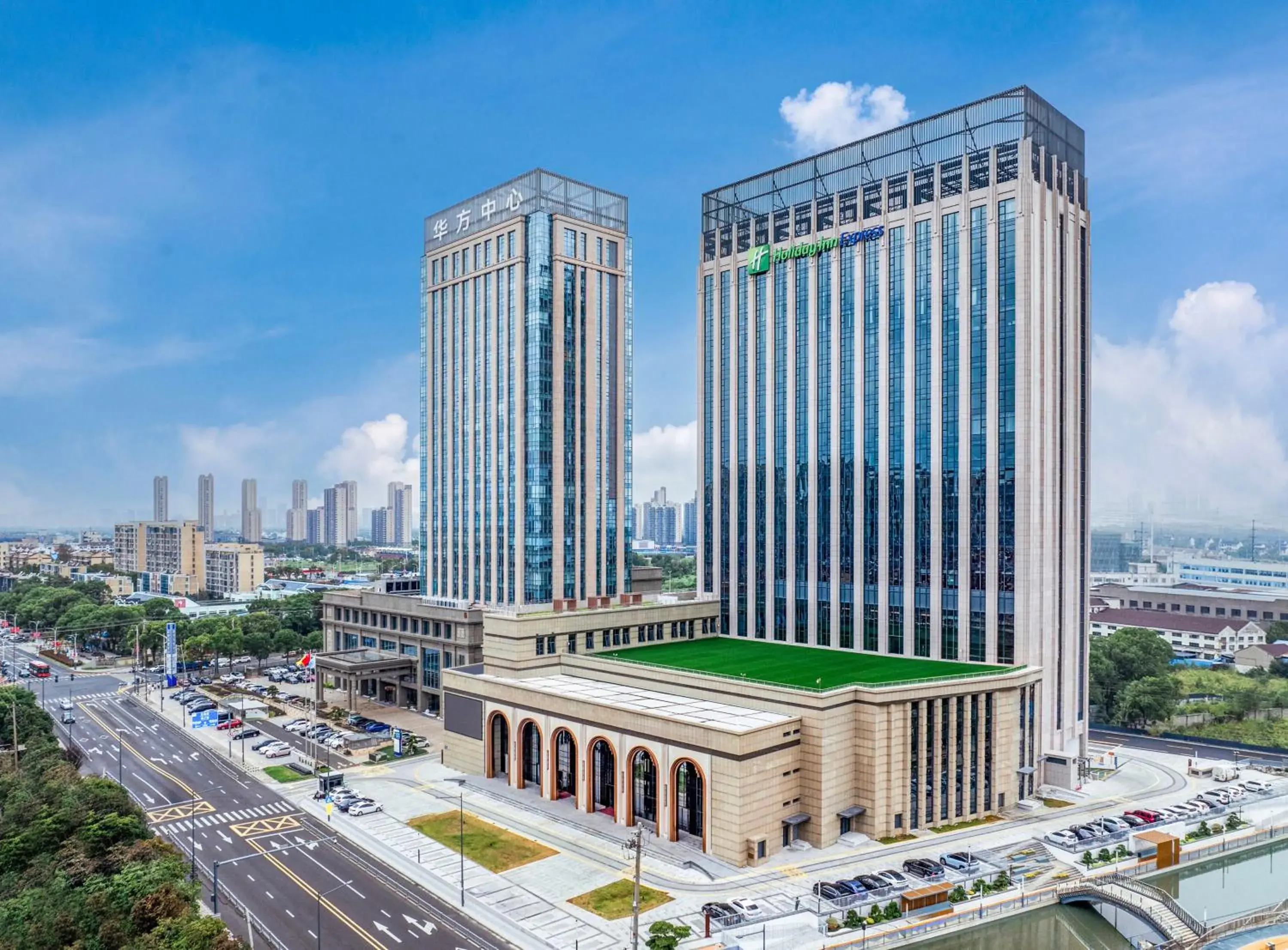 Property building in Holiday Inn Express Wuxi Xishan by IHG Property building in Holiday Inn Express Wuxi Xishan by IHG