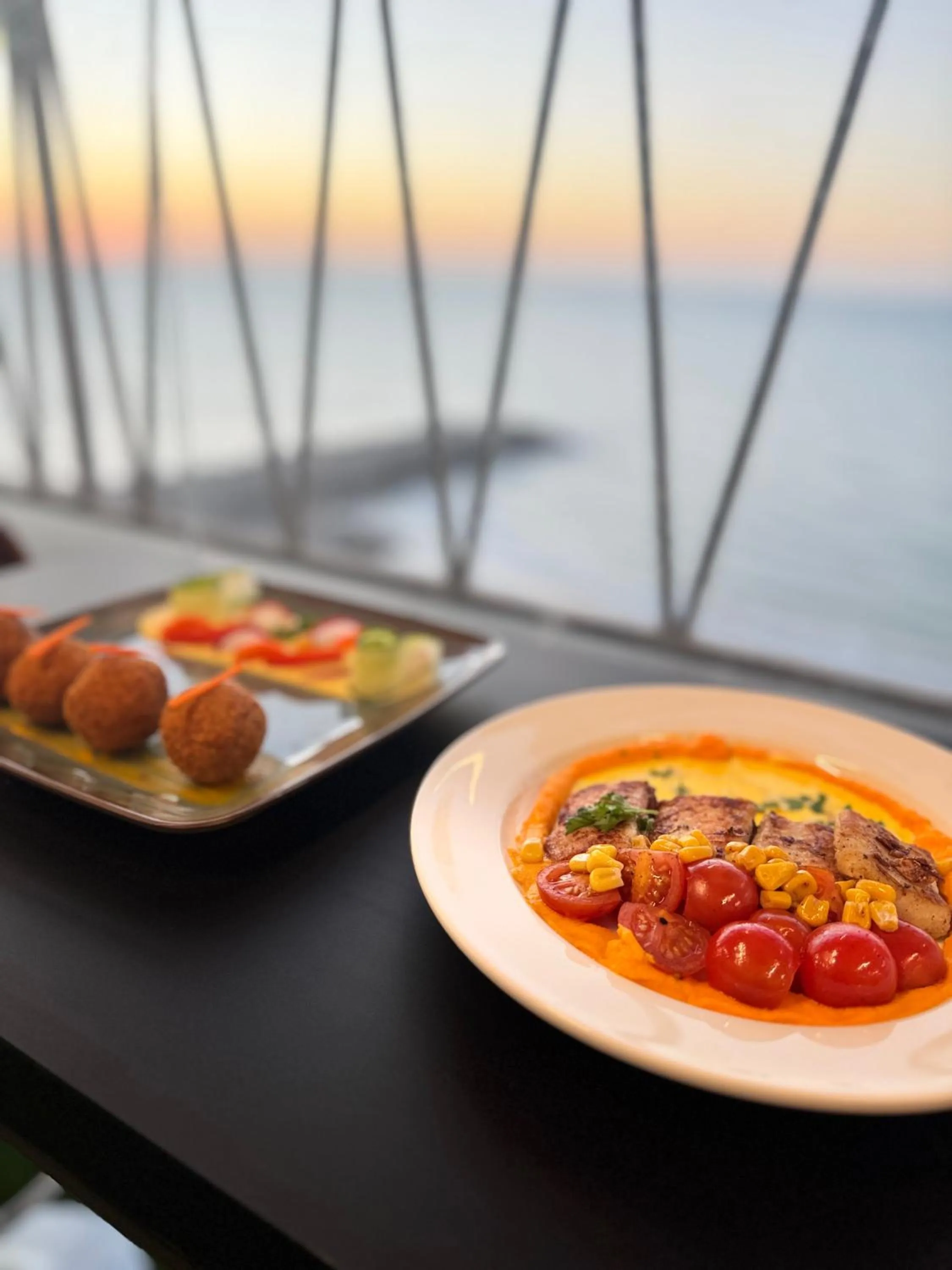 Restaurant/places to eat in Claridge Star Hotel