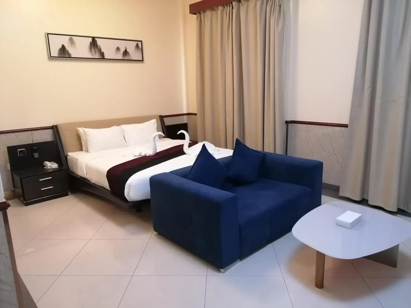 Bedroom, Bed in Claridge Star Hotel