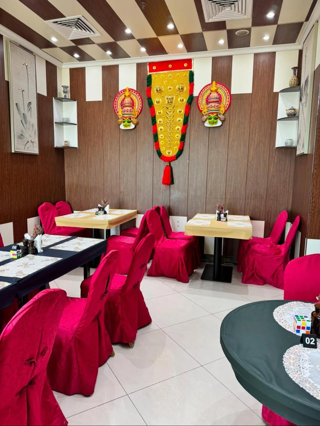 Restaurant/places to eat in Claridge Star Hotel