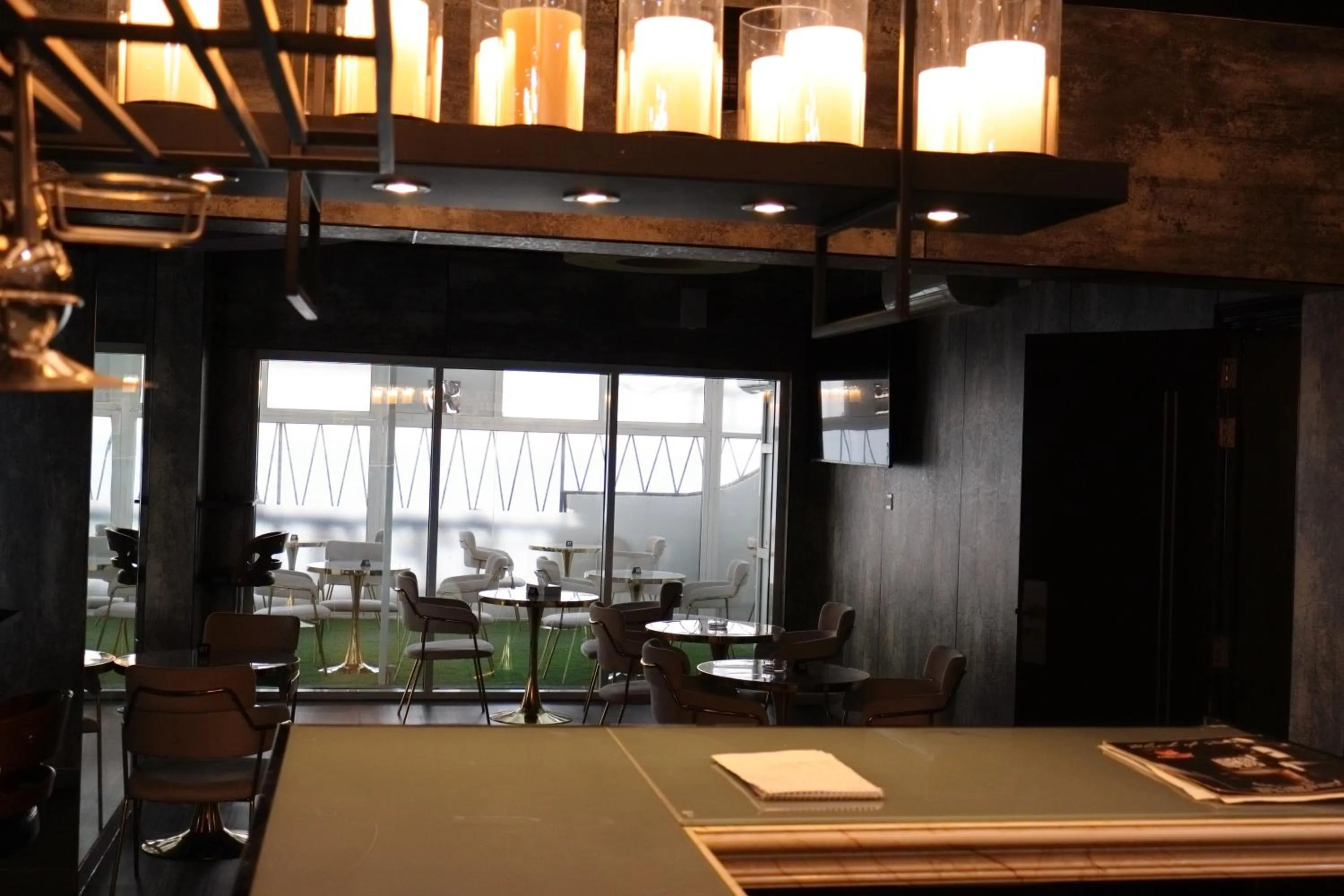 Restaurant/places to eat in Claridge Star Hotel