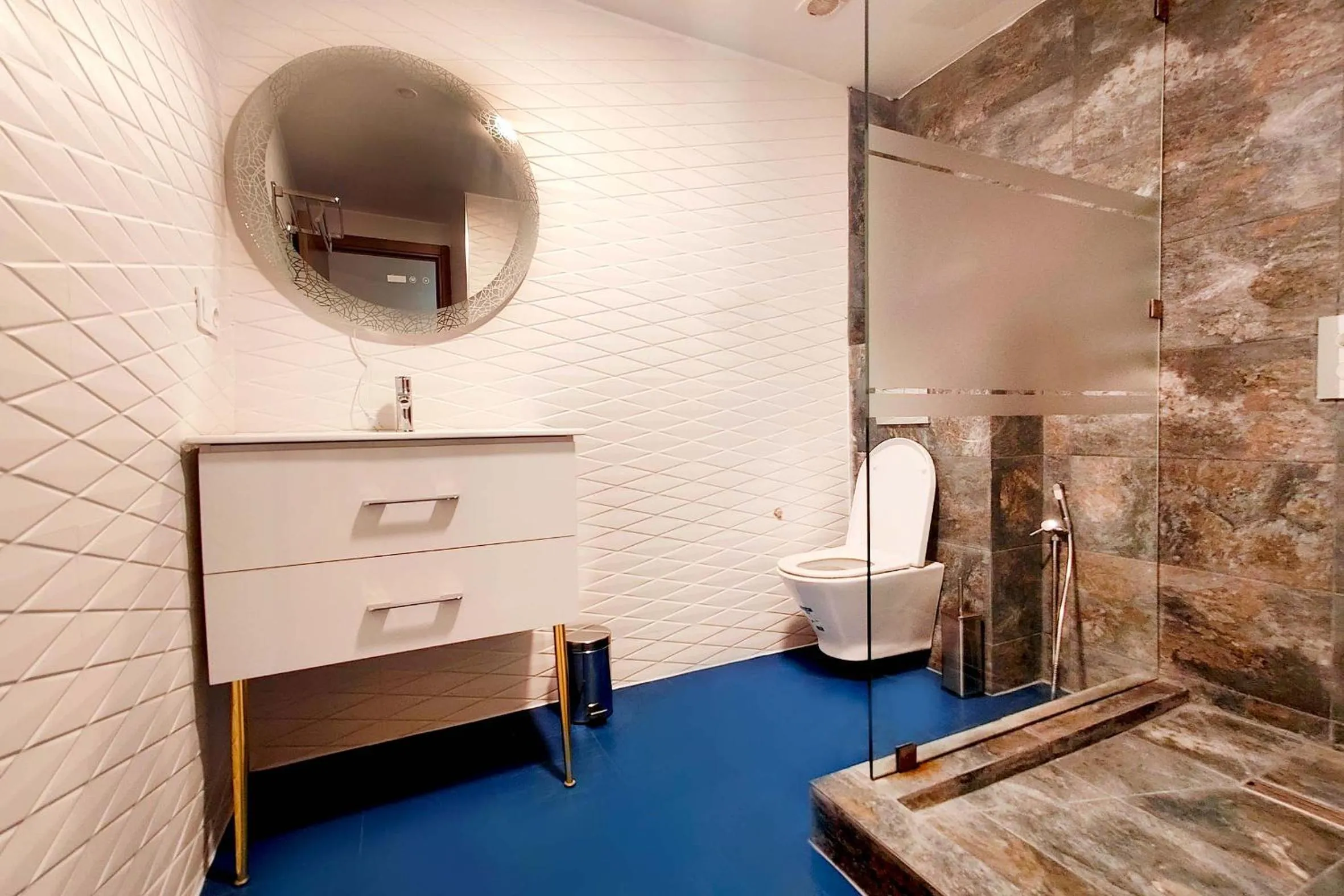 Bathroom in Villa Mirasol Hotel