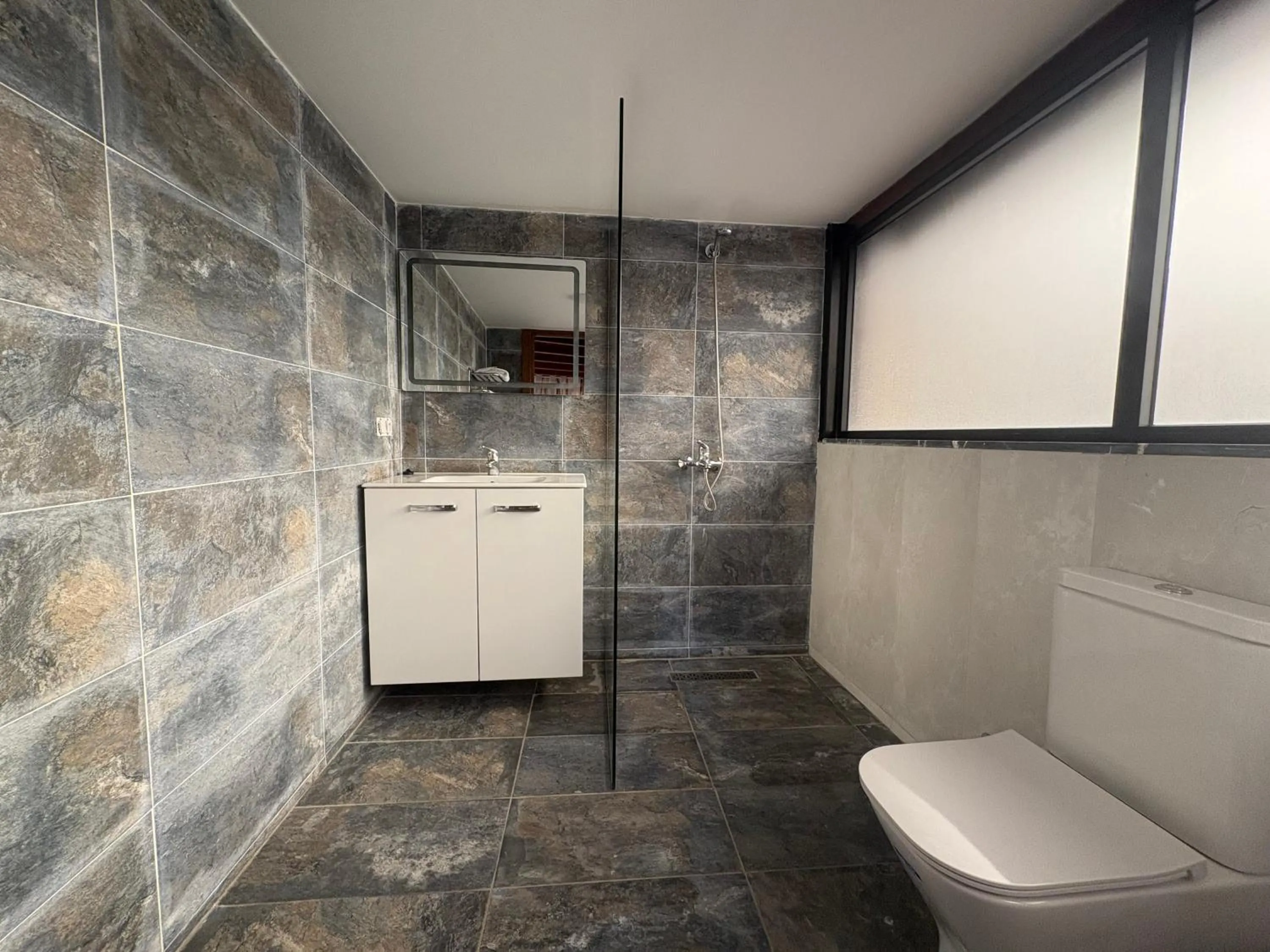 Bathroom in Villa Mirasol Hotel
