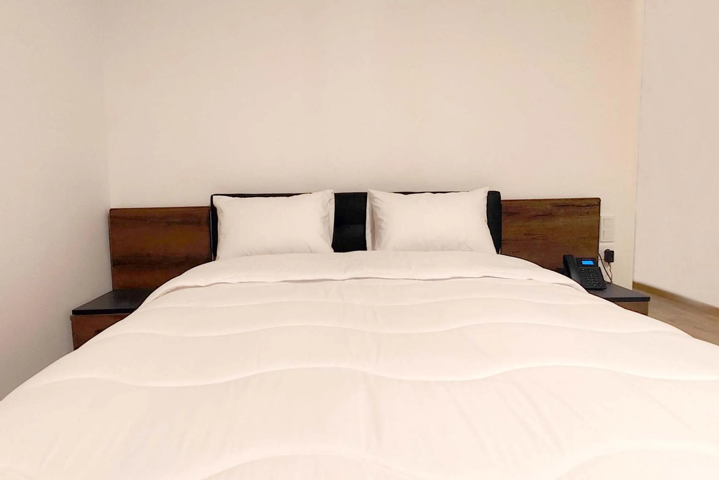 Bedroom, Bed in Villa Mirasol Hotel