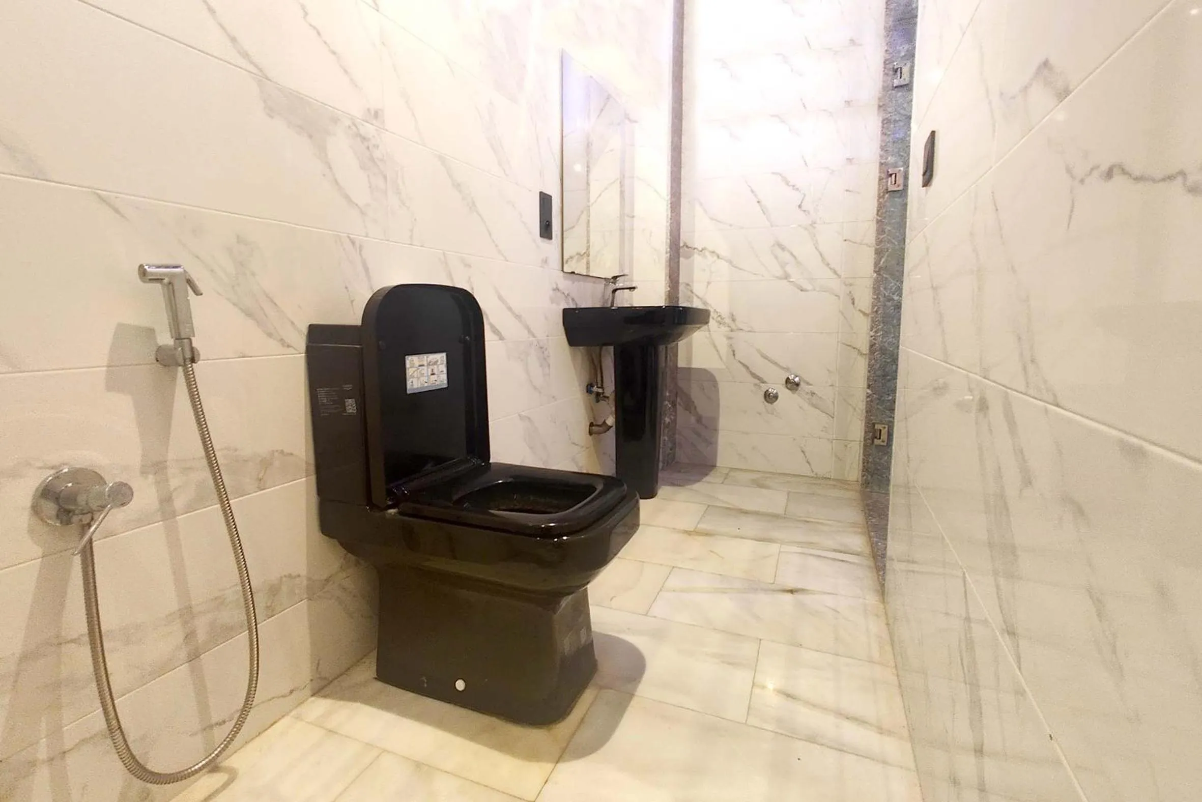 Shower in Villa Mirasol Hotel