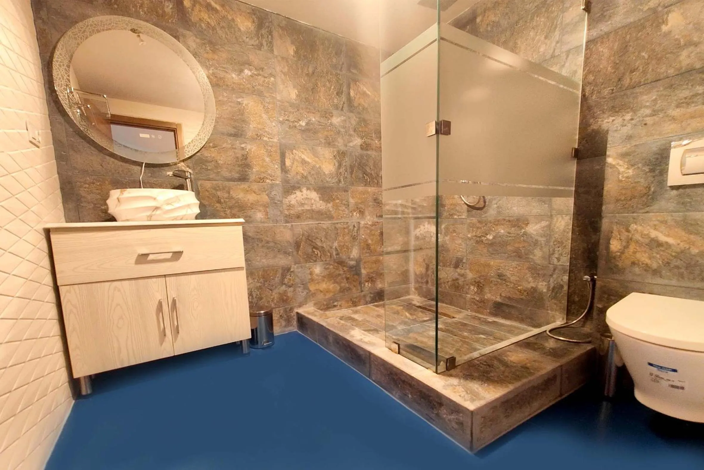 Shower in Villa Mirasol Hotel