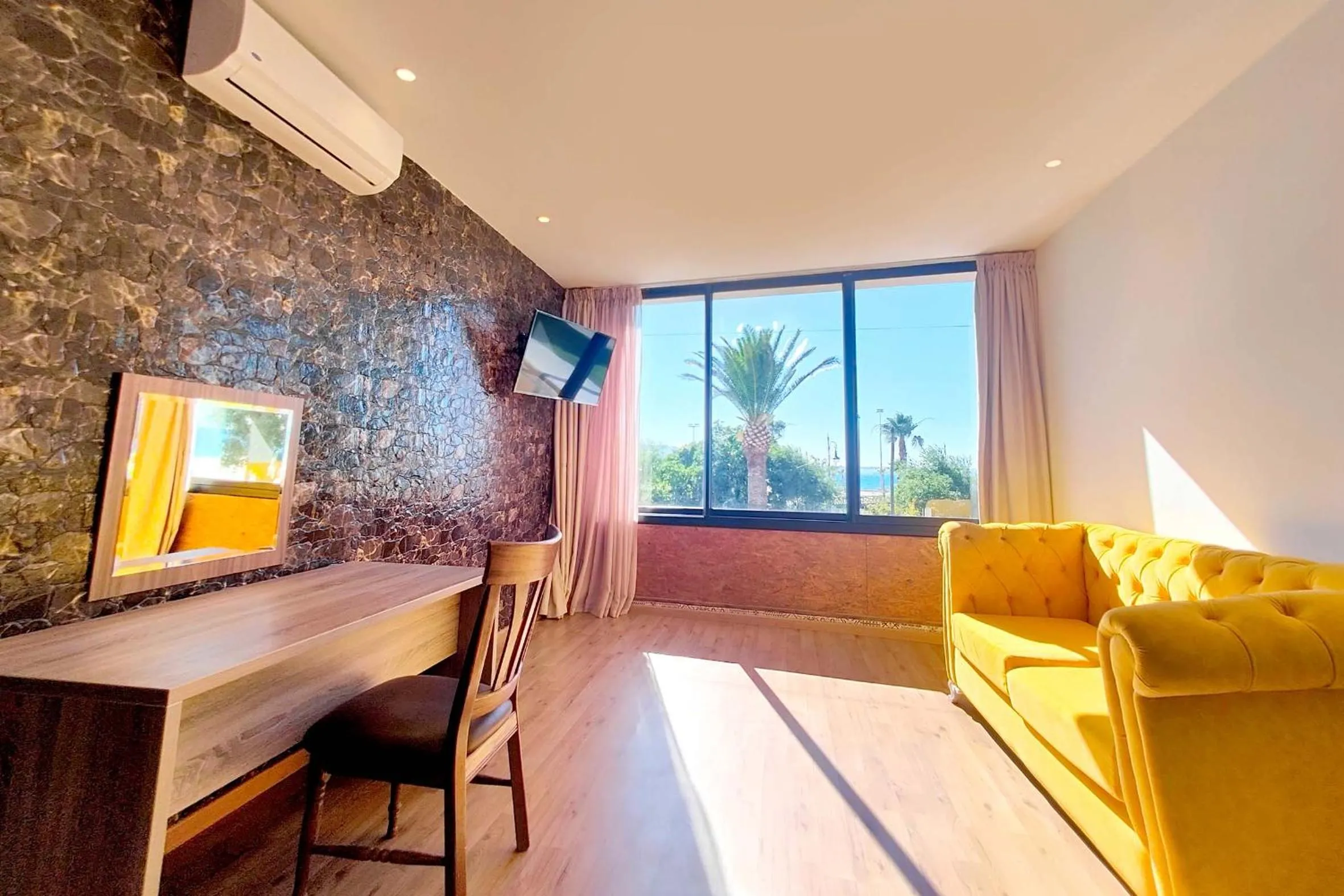 Seating area in Villa Mirasol Hotel