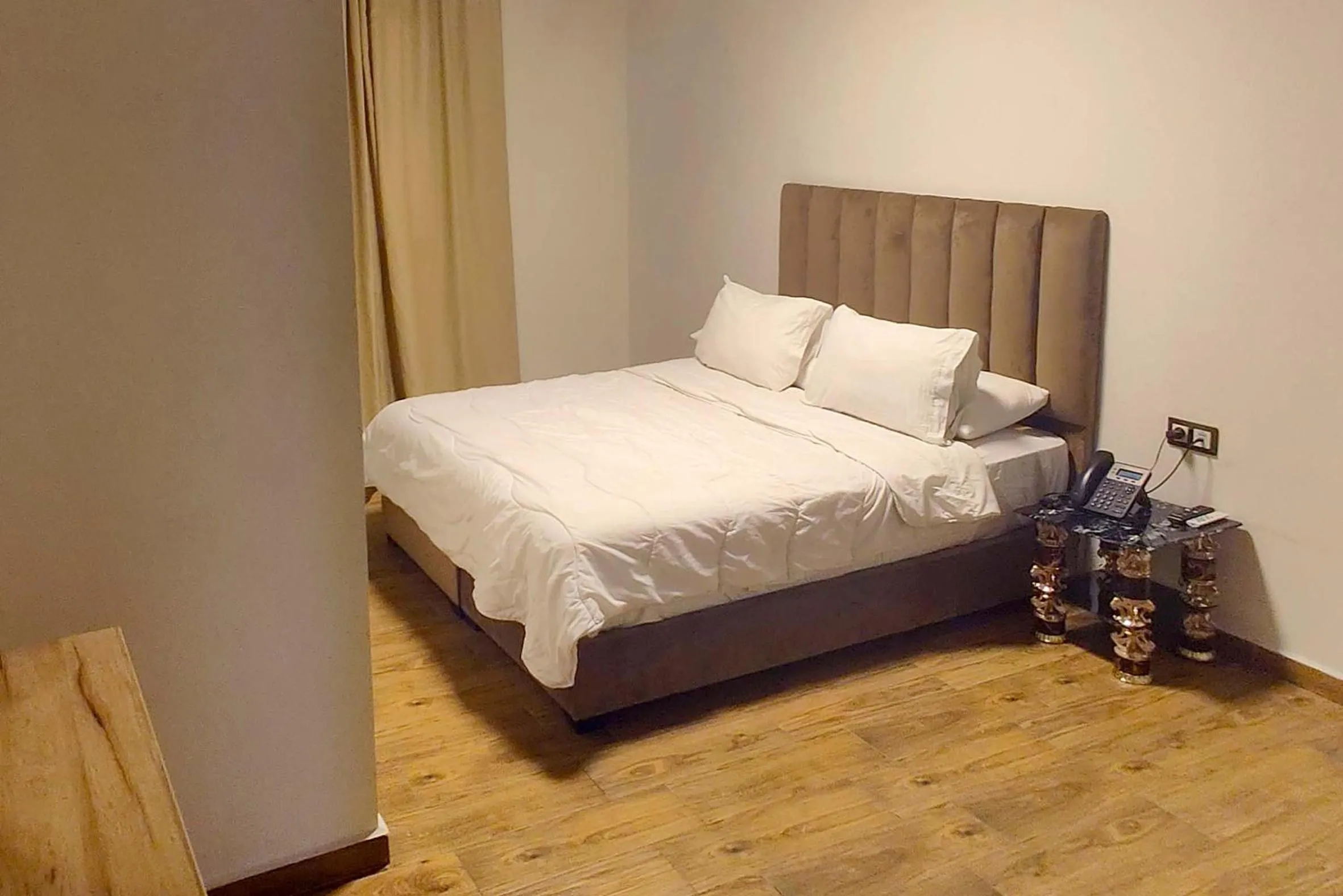 Property building, Bed in Villa Mirasol Hotel