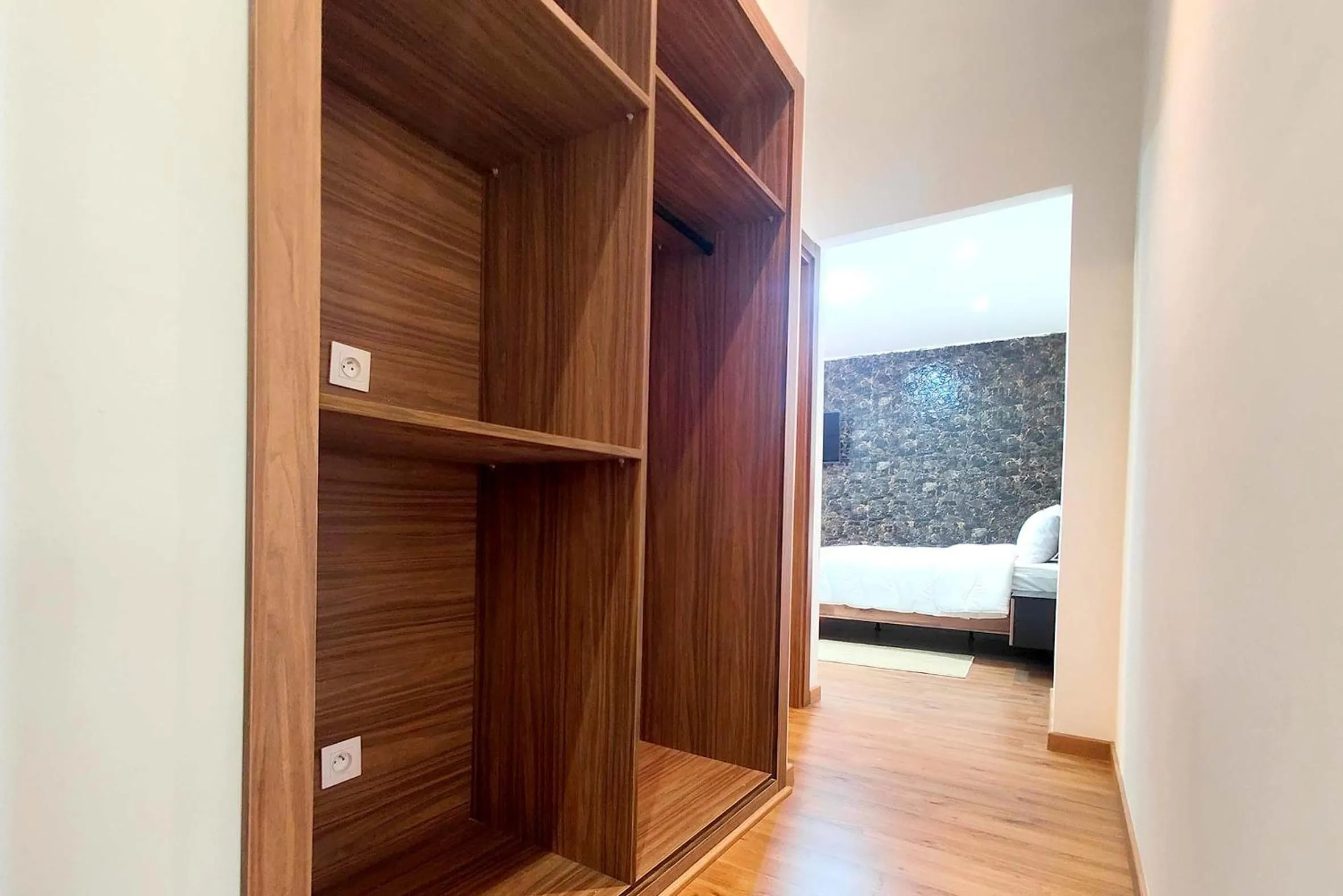 Property building, Bed in Villa Mirasol Hotel