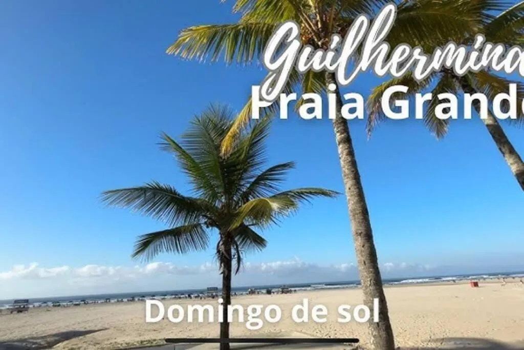 Three-Bedroom Apartment in Guilhermina - Frente pro Mar!