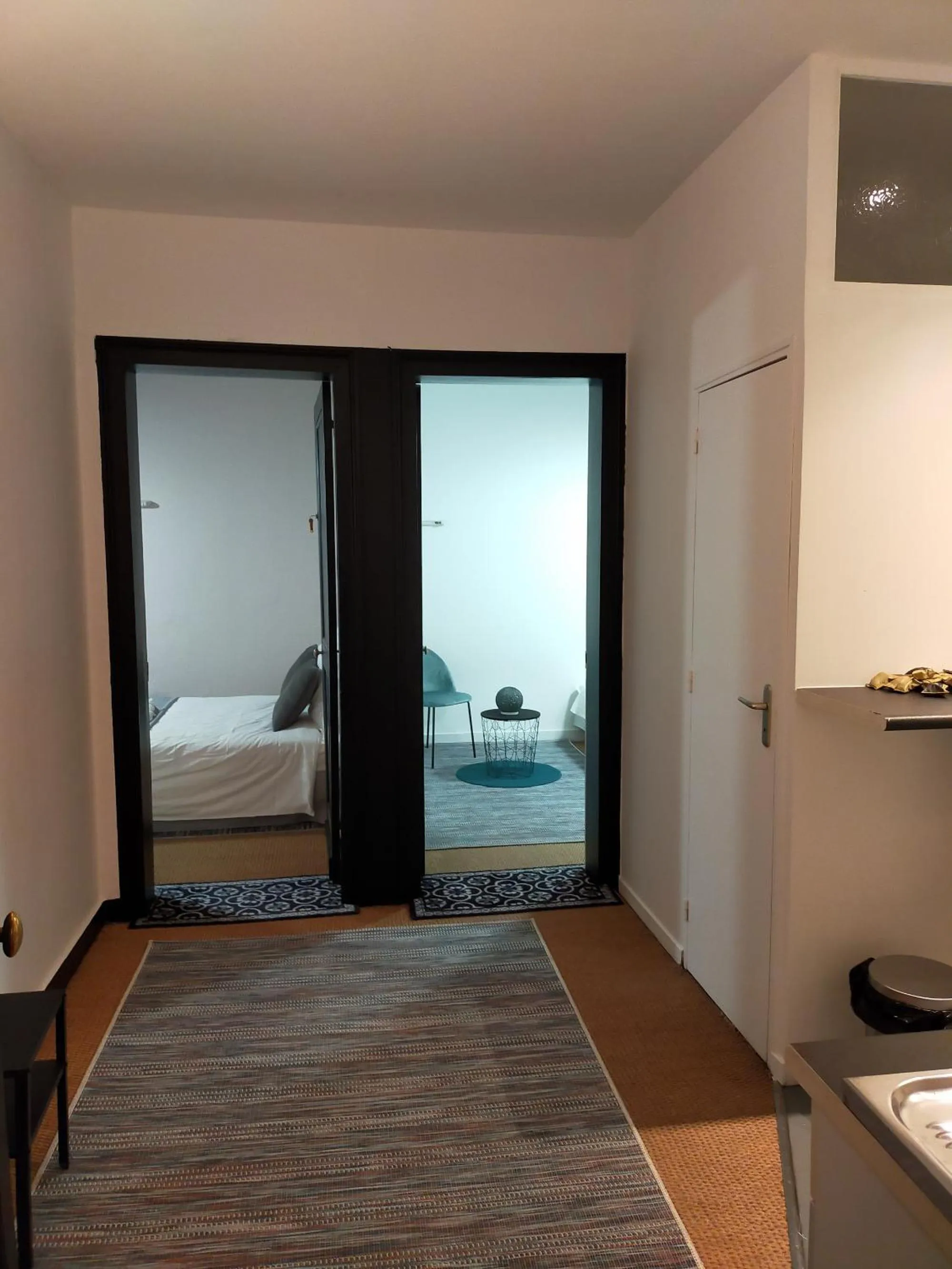 Dining area in La Maison Bleue de Roubaix