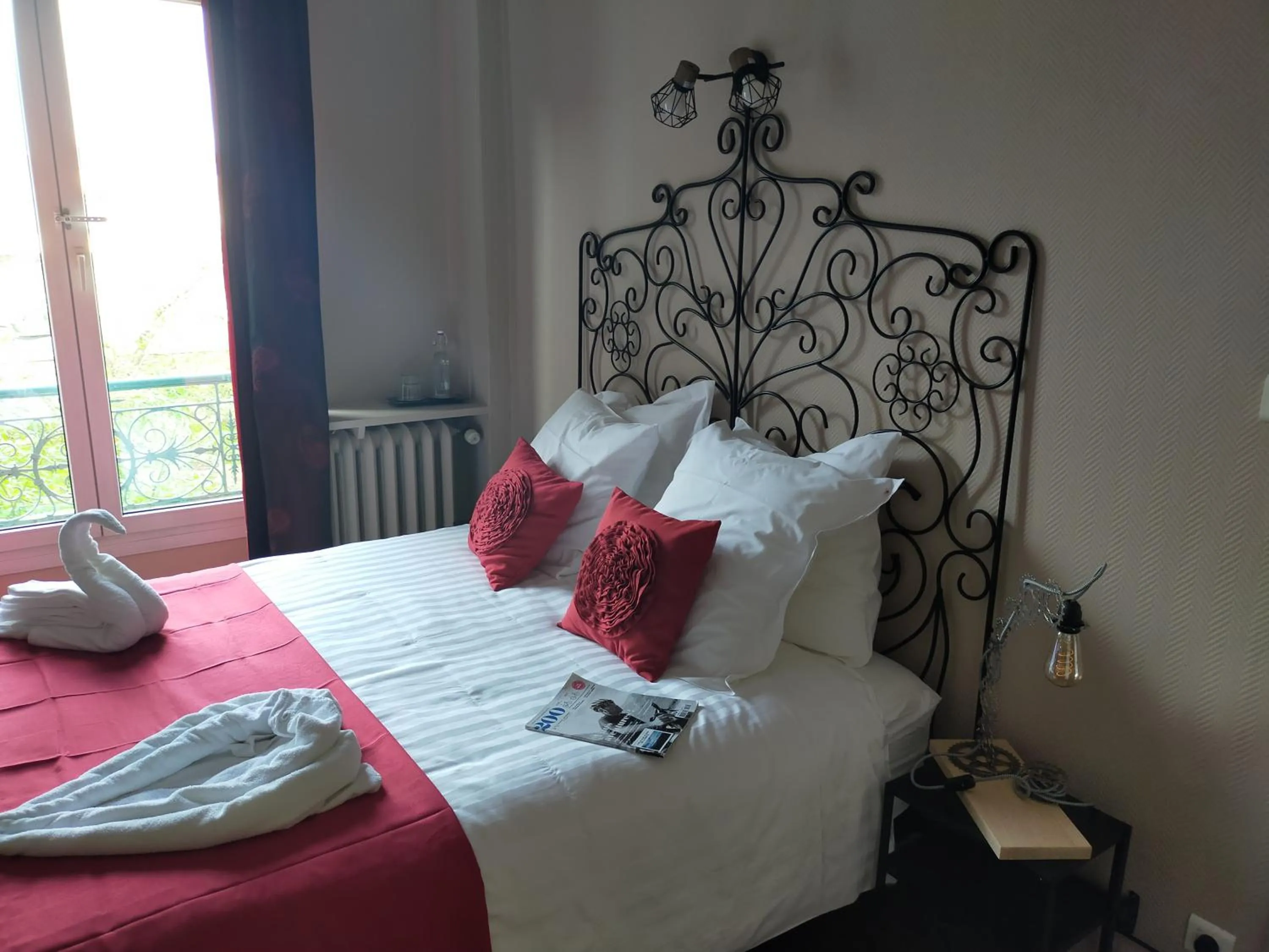 Photo of the whole room in La Maison Bleue de Roubaix