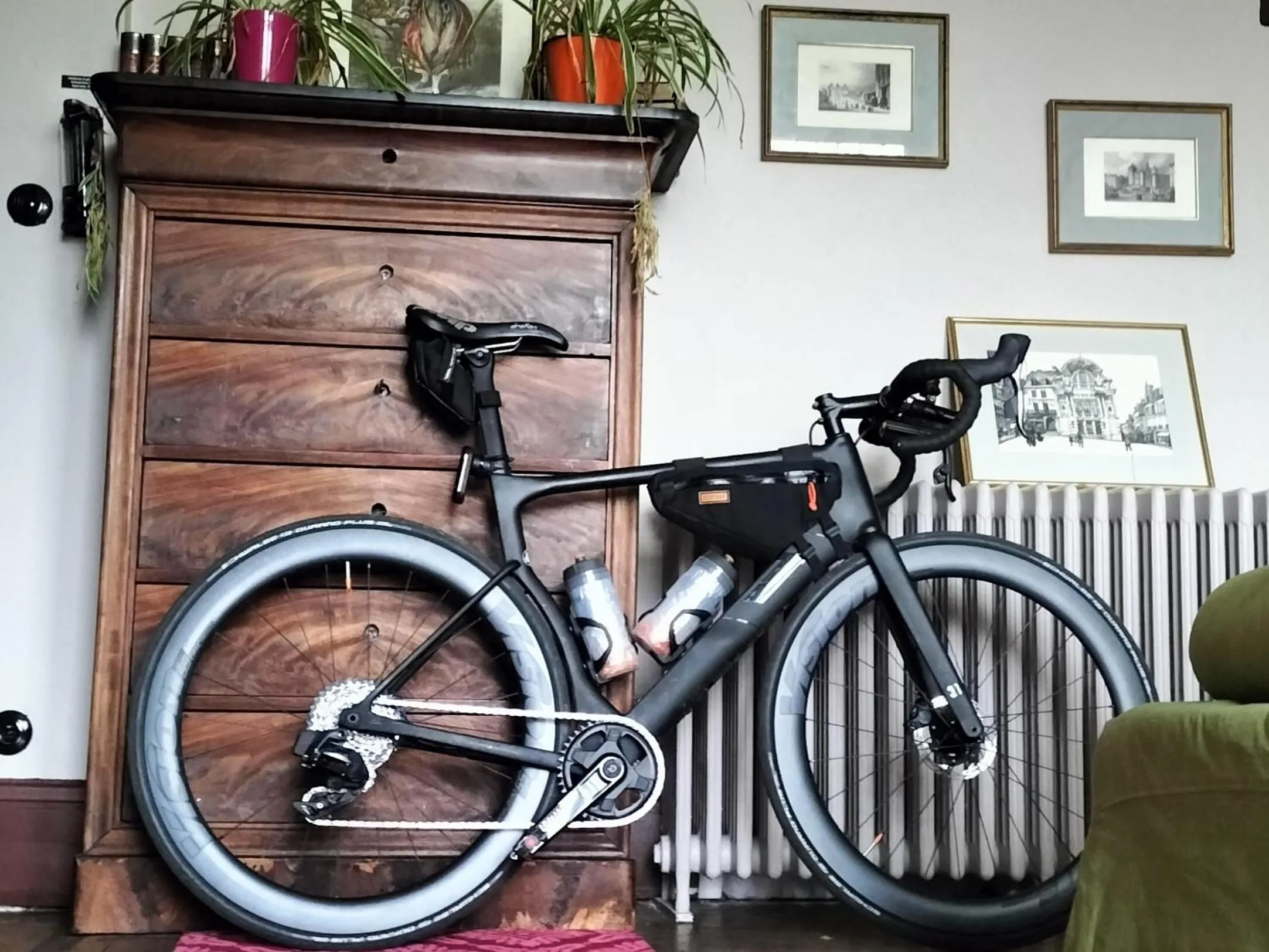 Cycling in La Maison Bleue de Roubaix