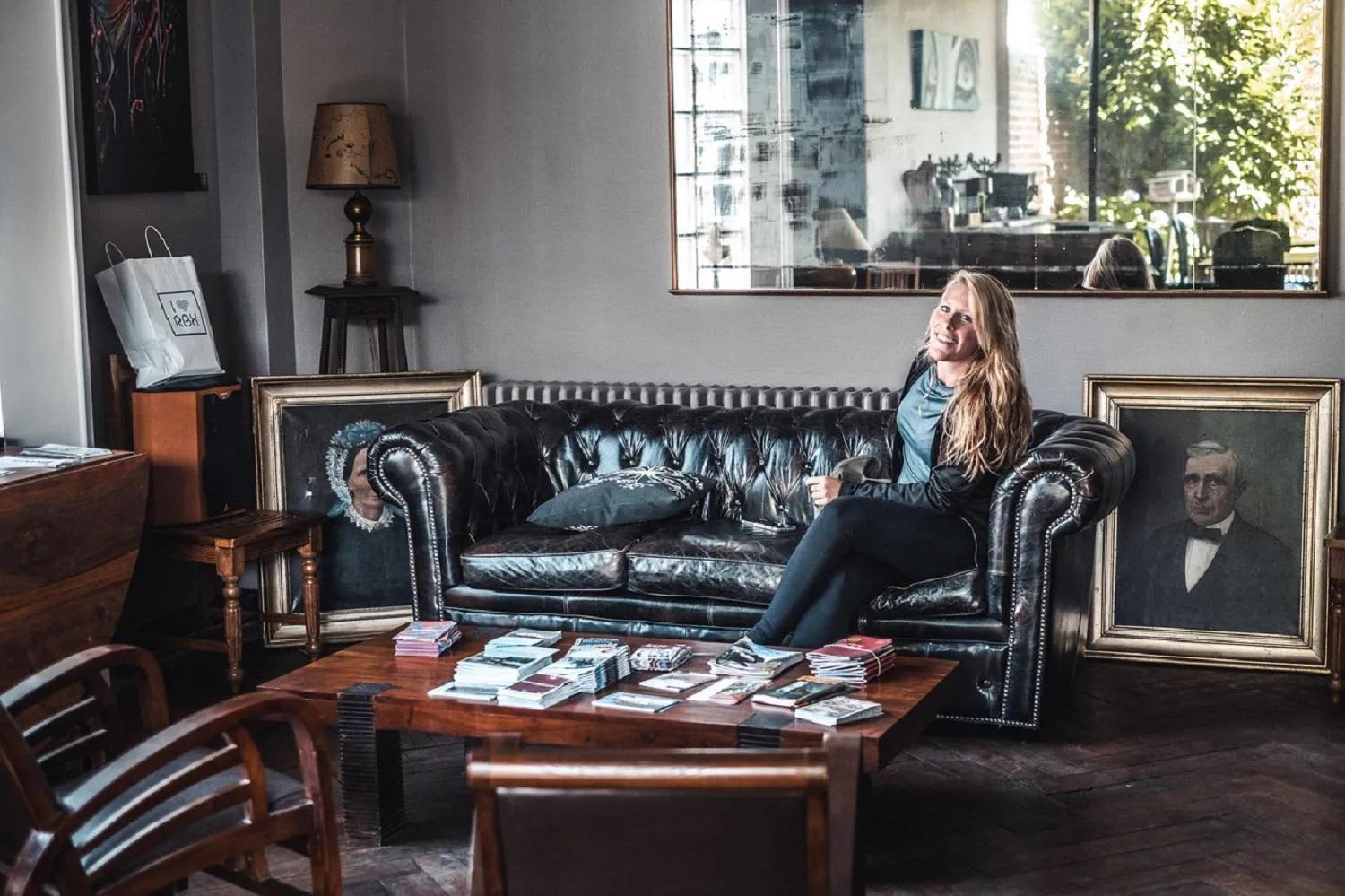 Communal lounge/ TV room in La Maison Bleue de Roubaix