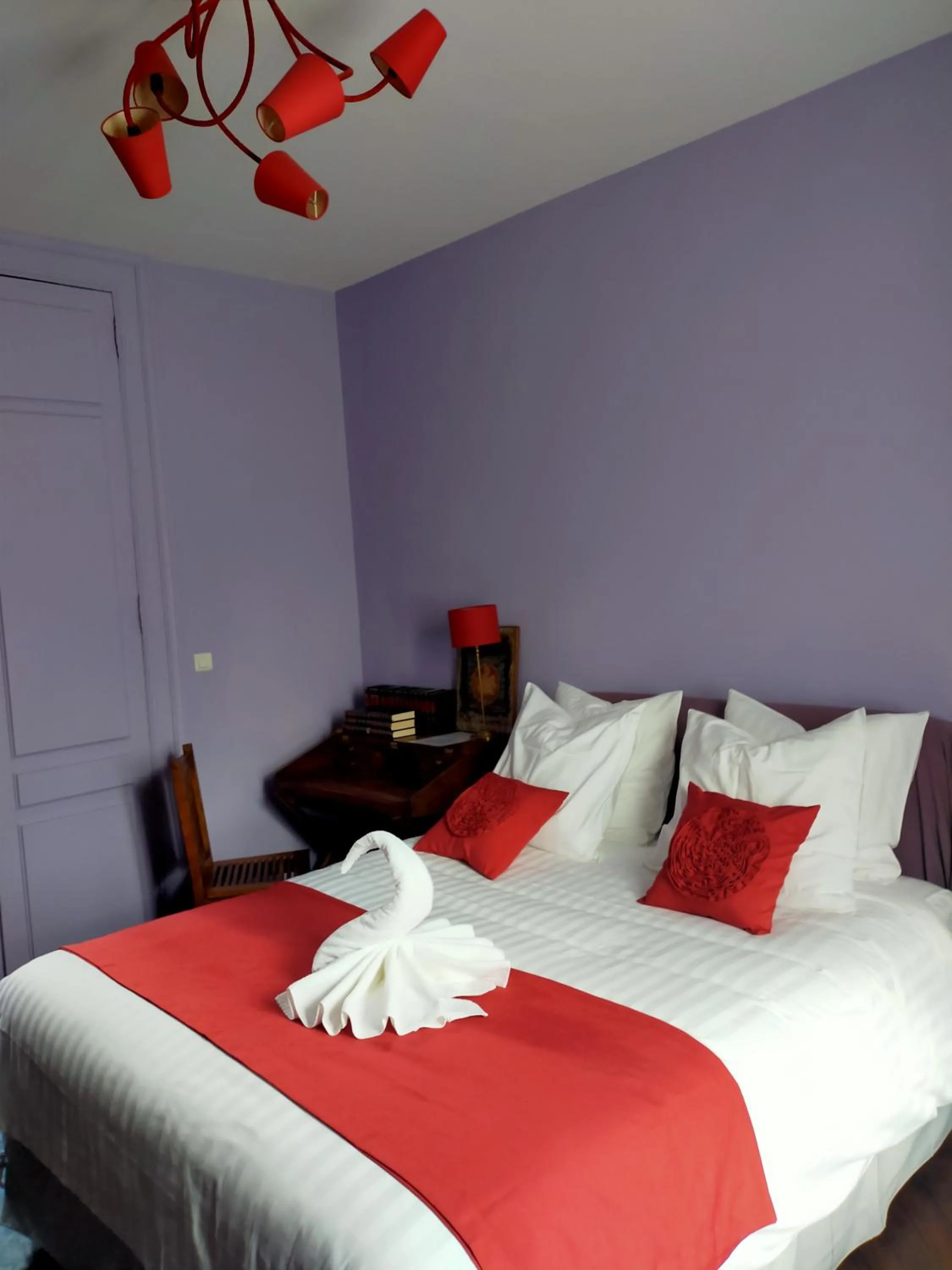 Photo of the whole room in La Maison Bleue de Roubaix