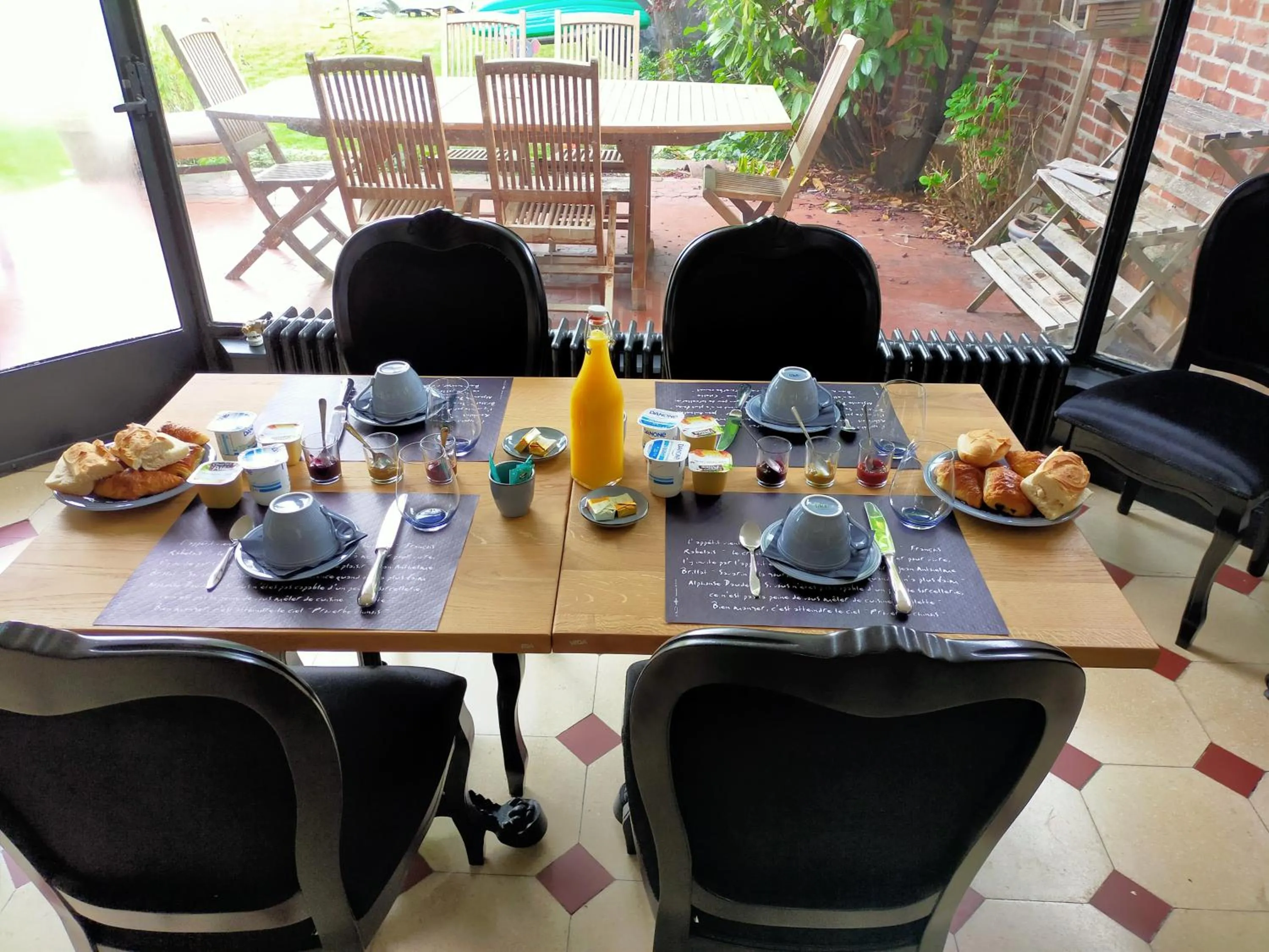 American breakfast in La Maison Bleue de Roubaix