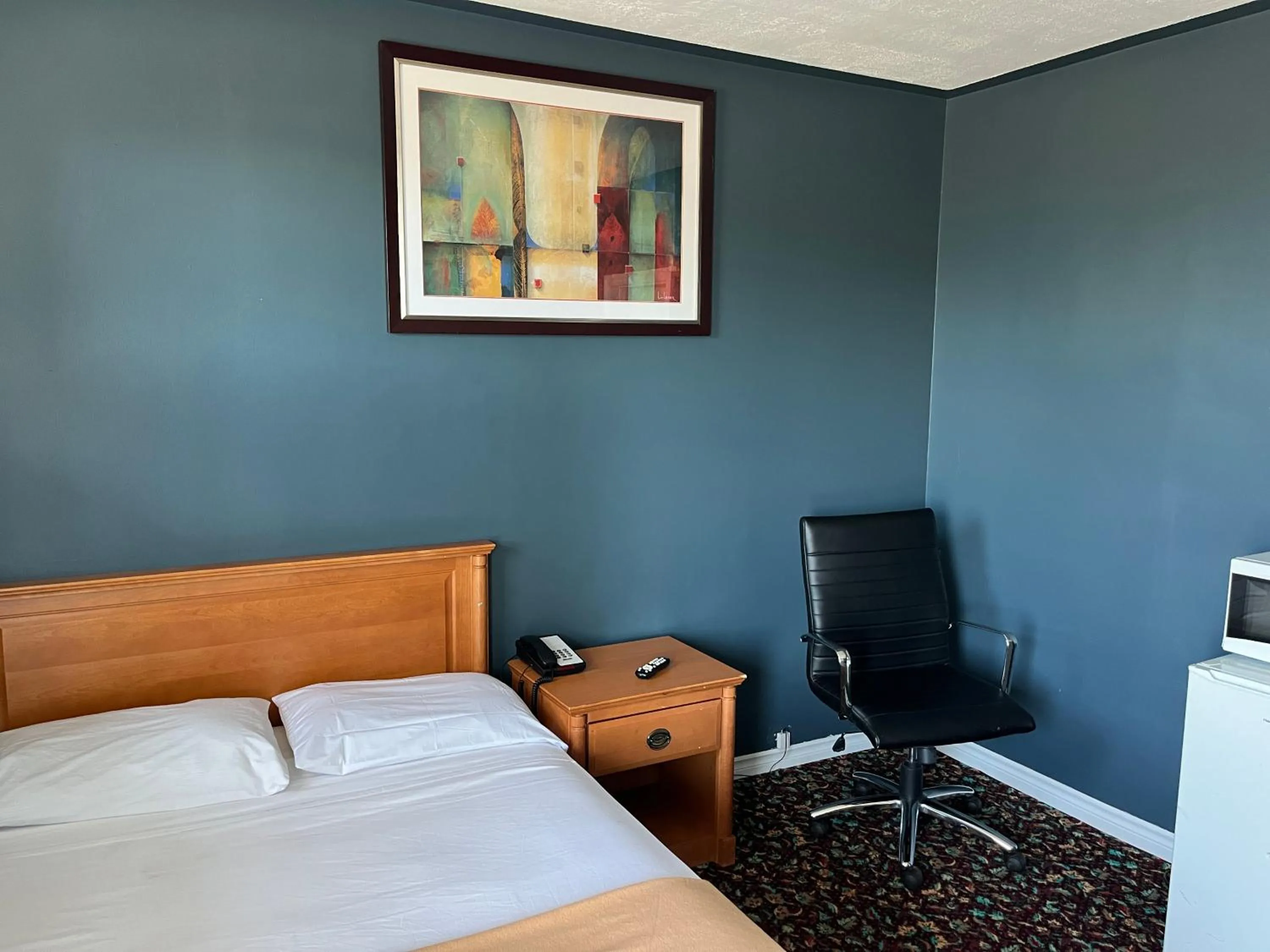 Bed in Eastcourtmotel