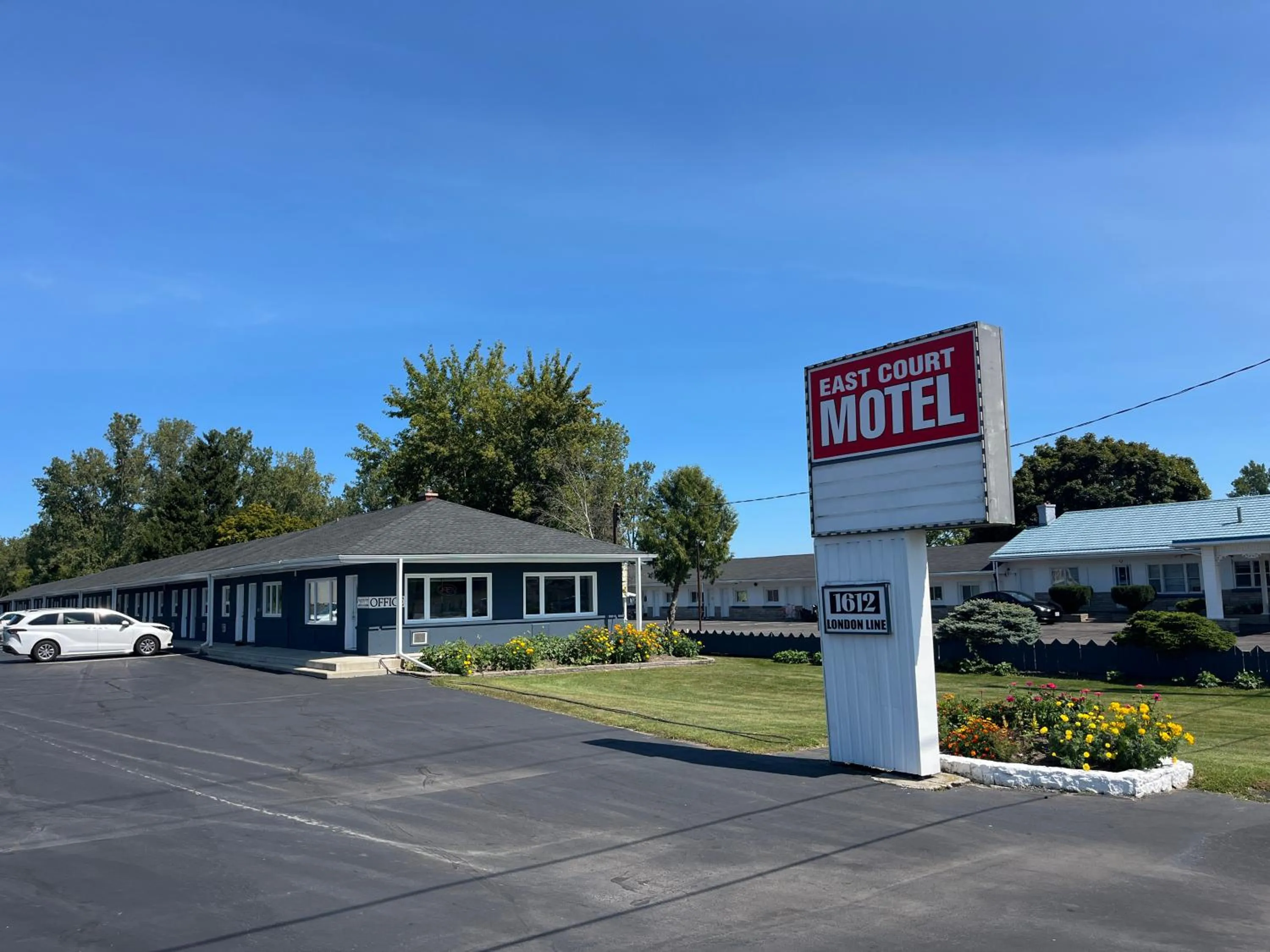 Property building in Eastcourtmotel