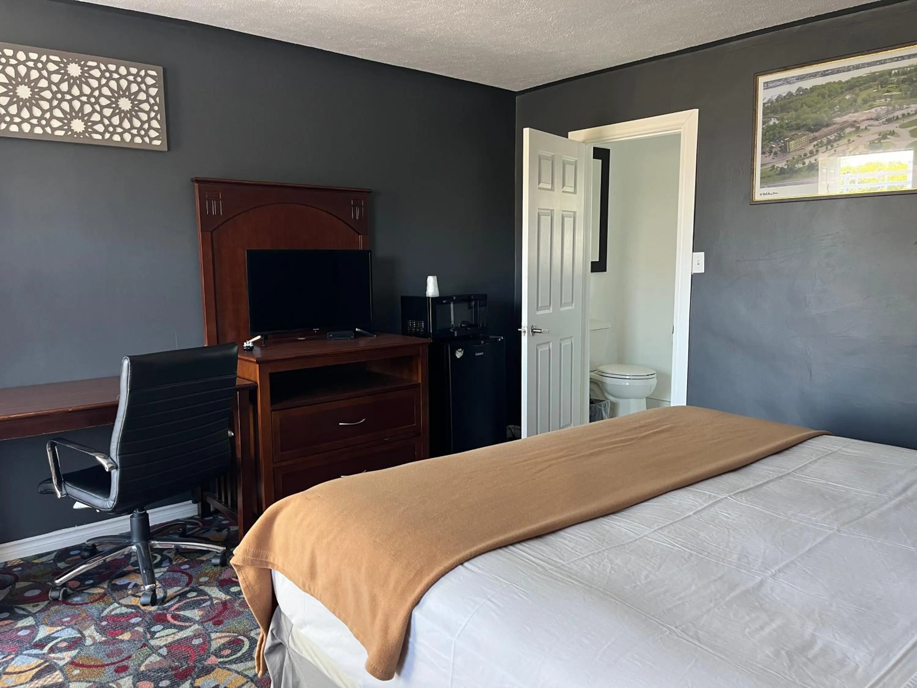 Bed in Eastcourtmotel