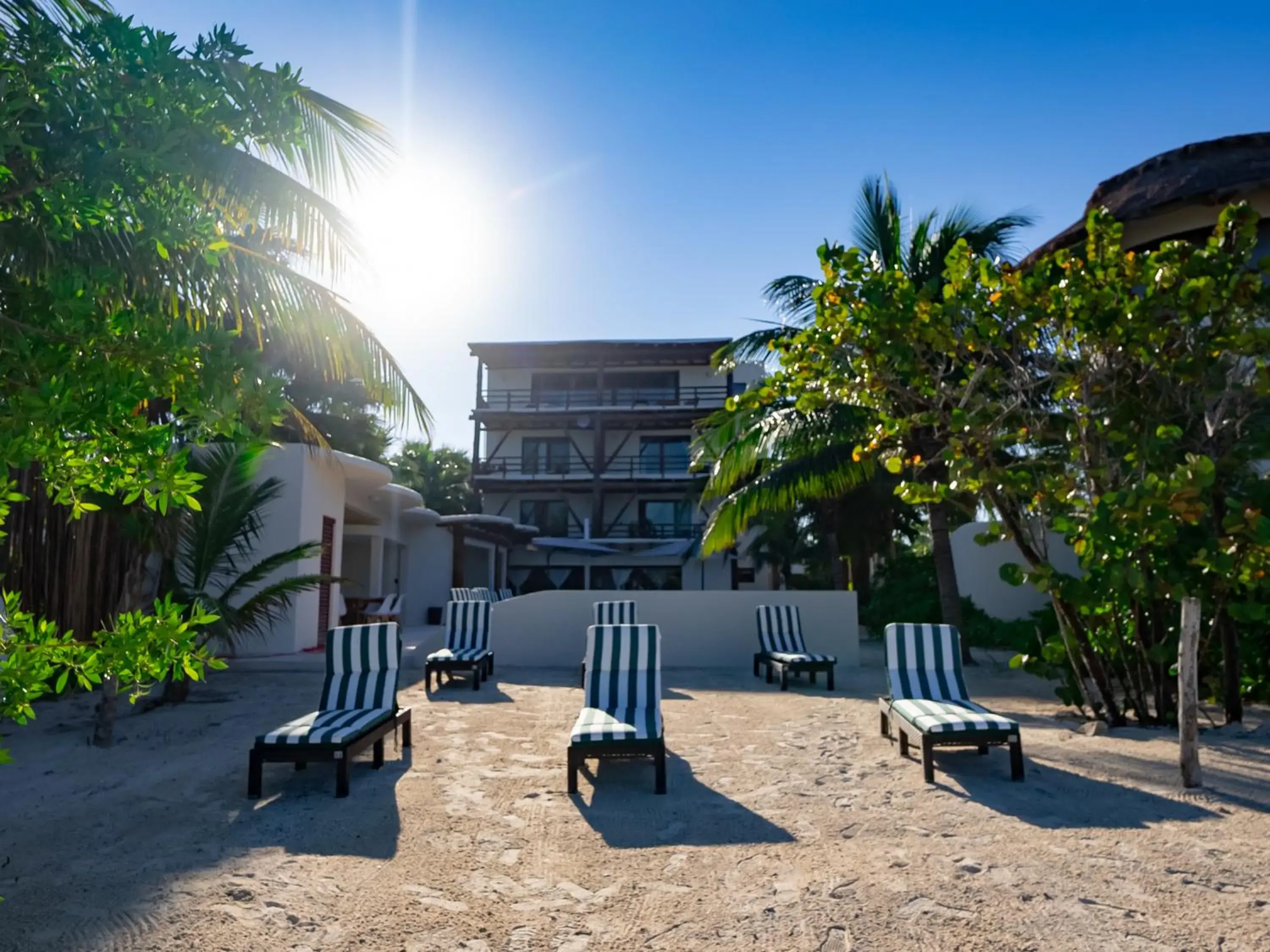 Property building in Beachfront Hotel Boutique DK Property building in Beachfront Hotel Boutique DK