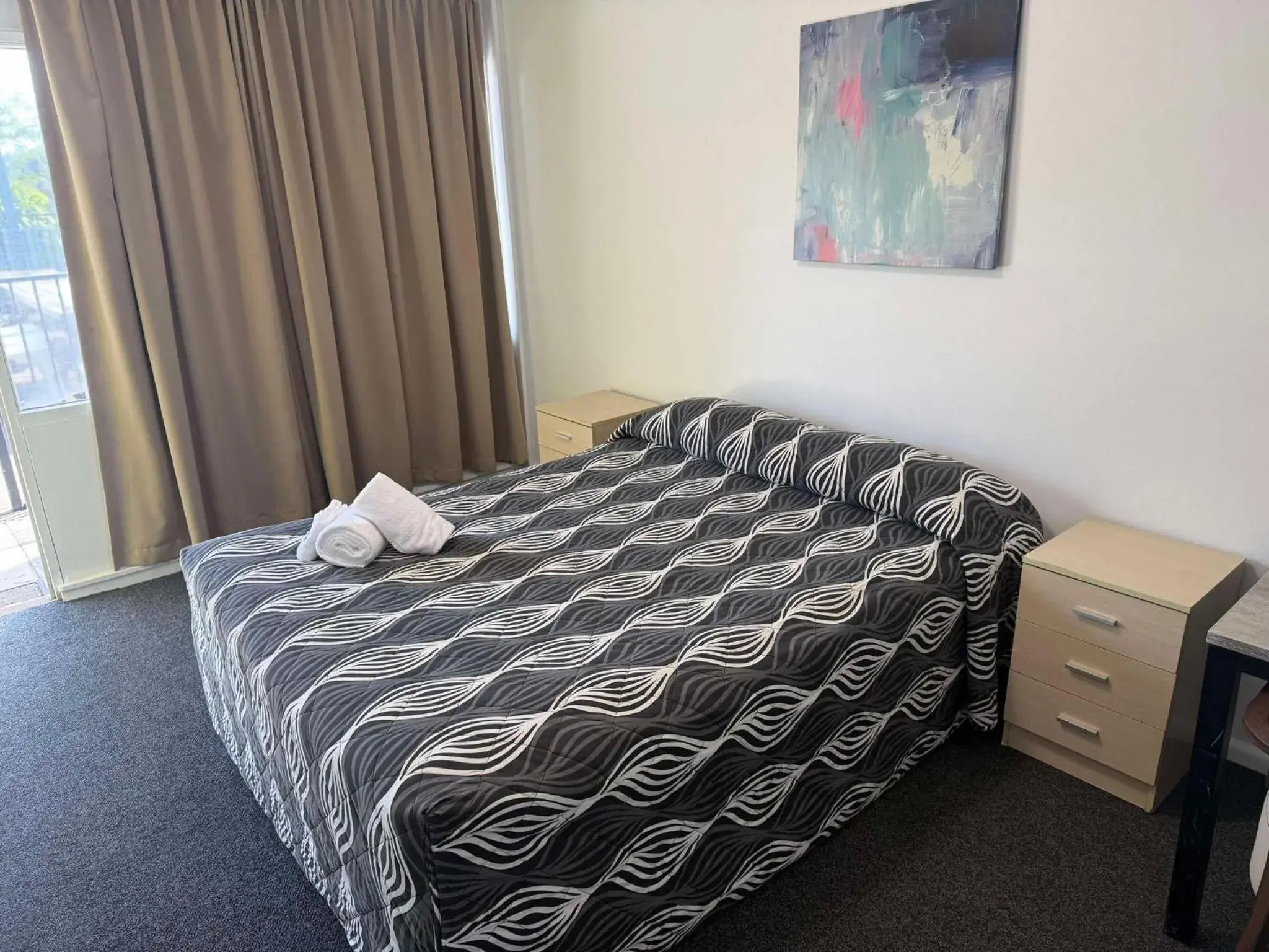 Bed in Manning River Motel Bed in Manning River Motel