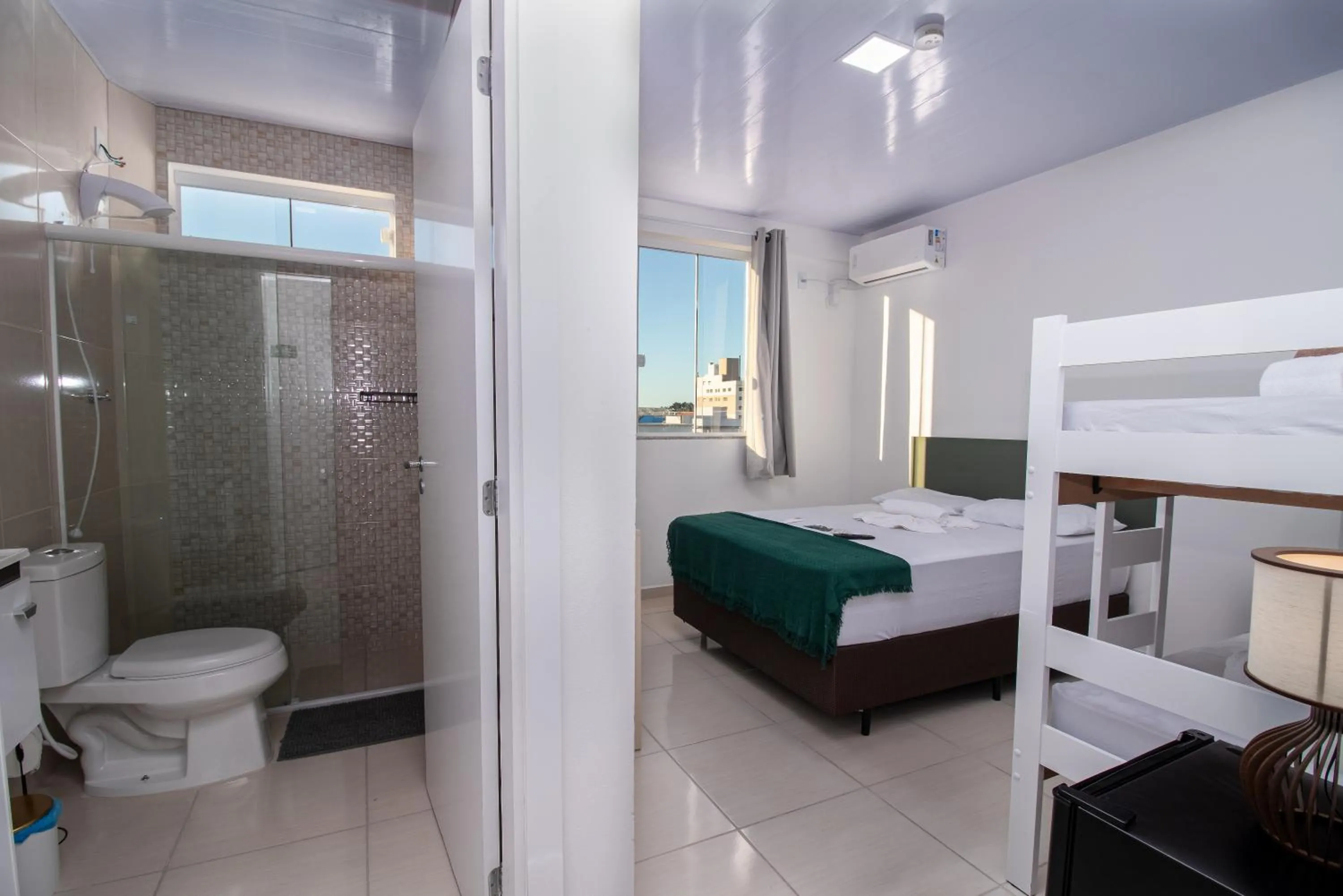 Bathroom, Bed in Pousada Paraná