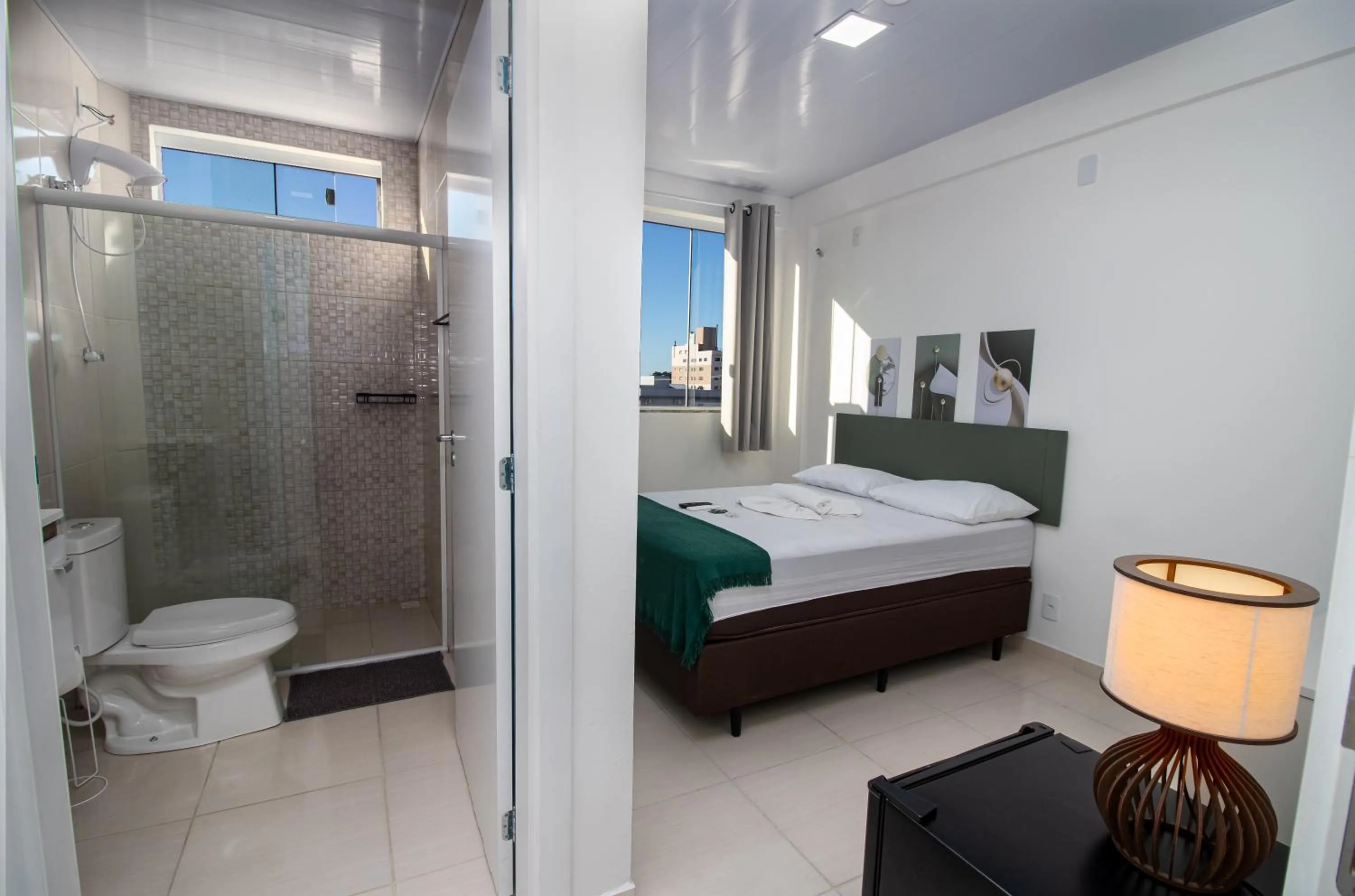 Bathroom, Bed in Pousada Paraná