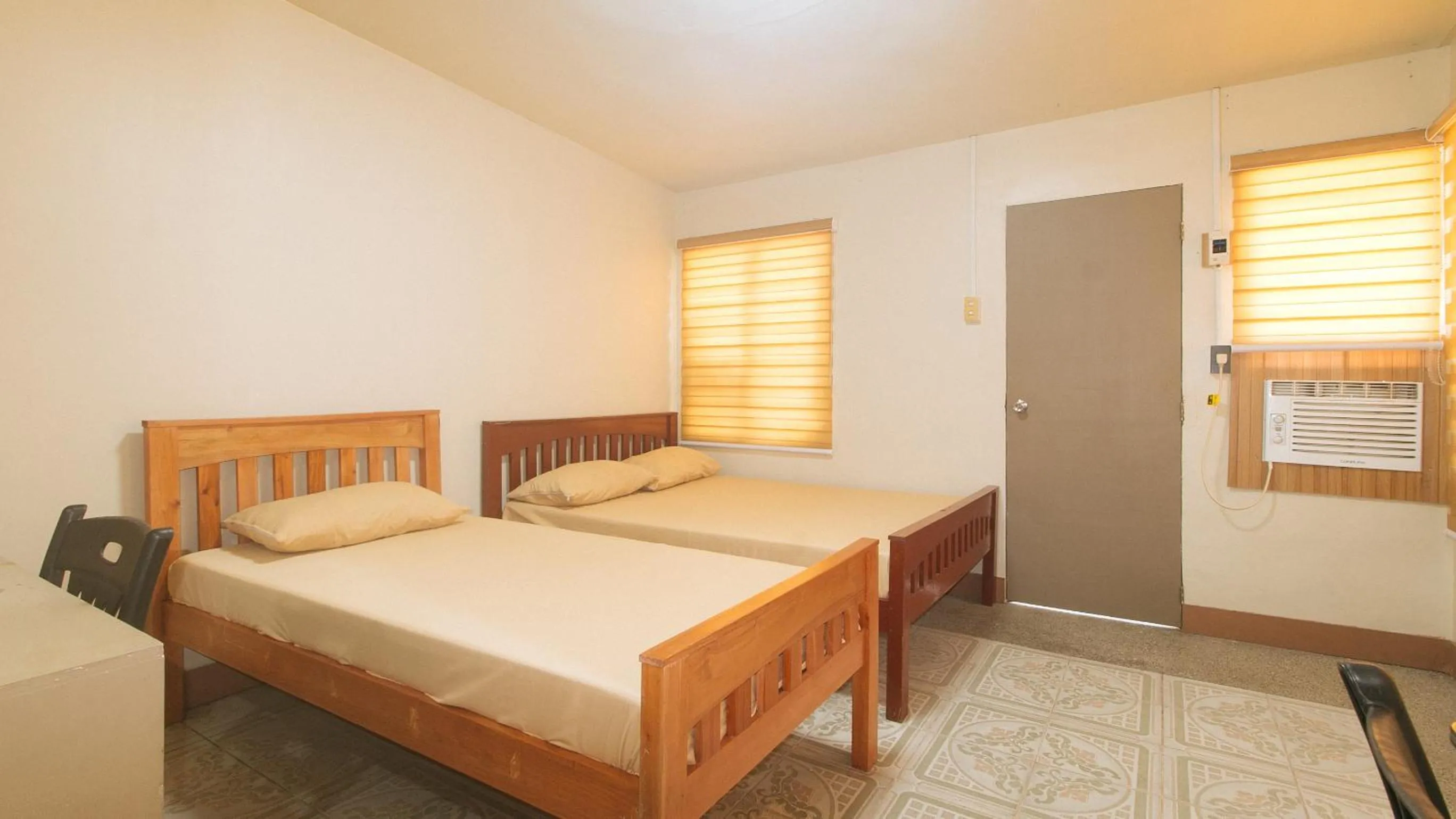 Photo of the whole room, Bed in Kababayan Pensione House by RedDoorz