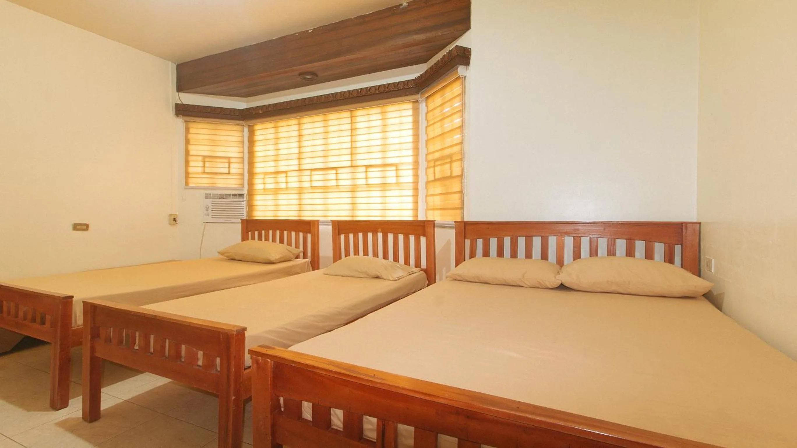 Photo of the whole room, Bed in Kababayan Pensione House by RedDoorz