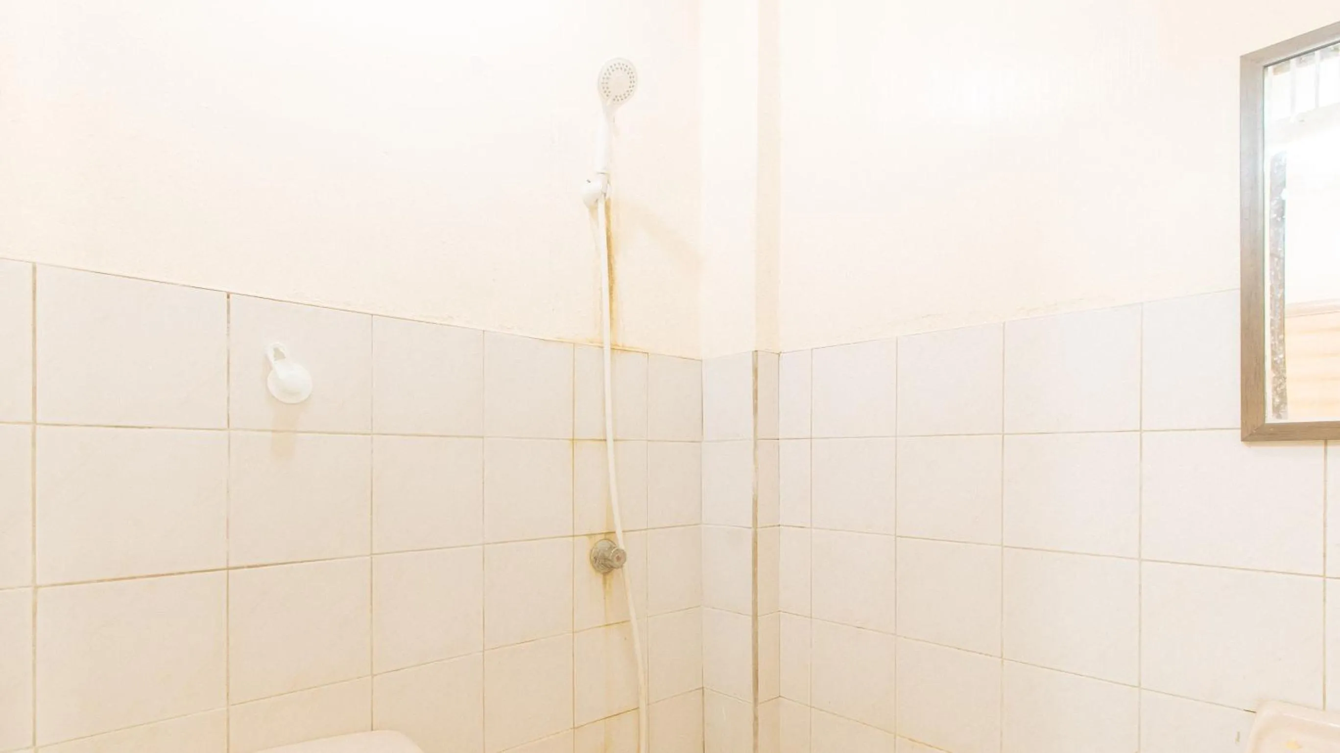 Shower in Kababayan Pensione House by RedDoorz