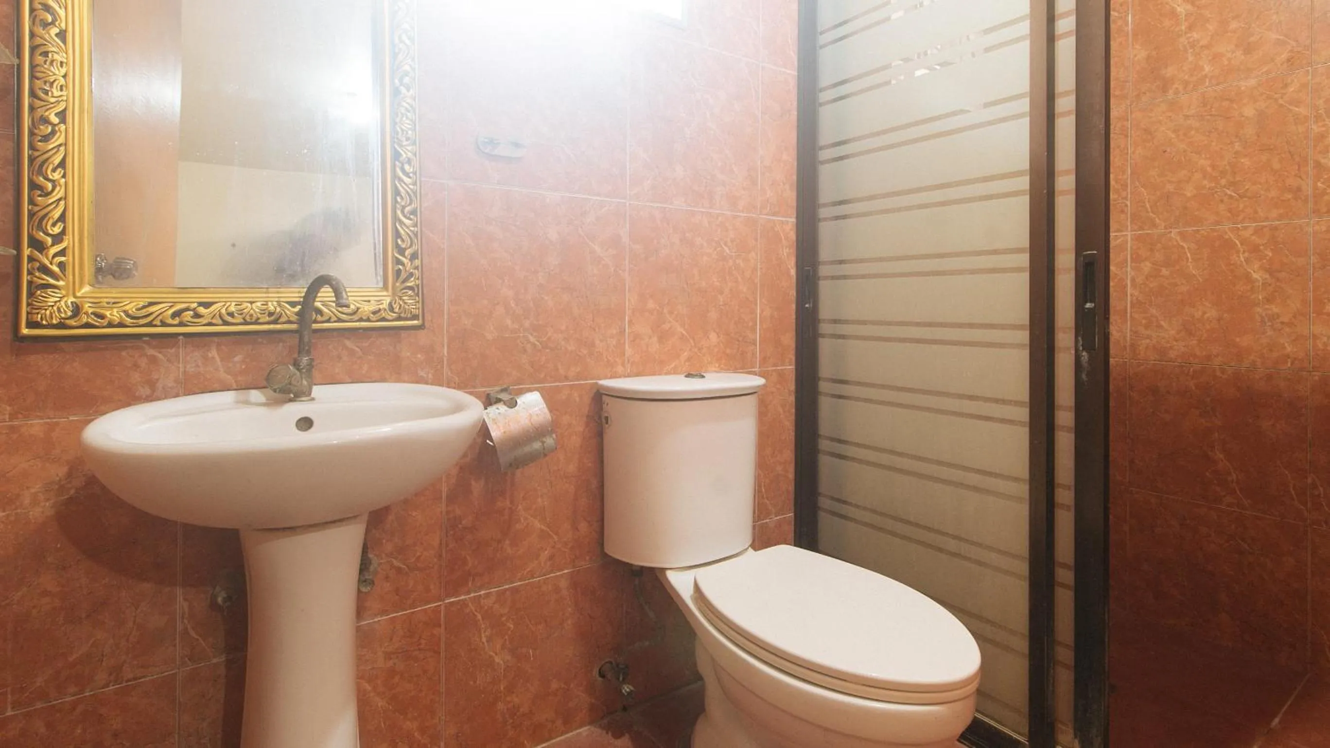 Shower in Kababayan Pensione House by RedDoorz