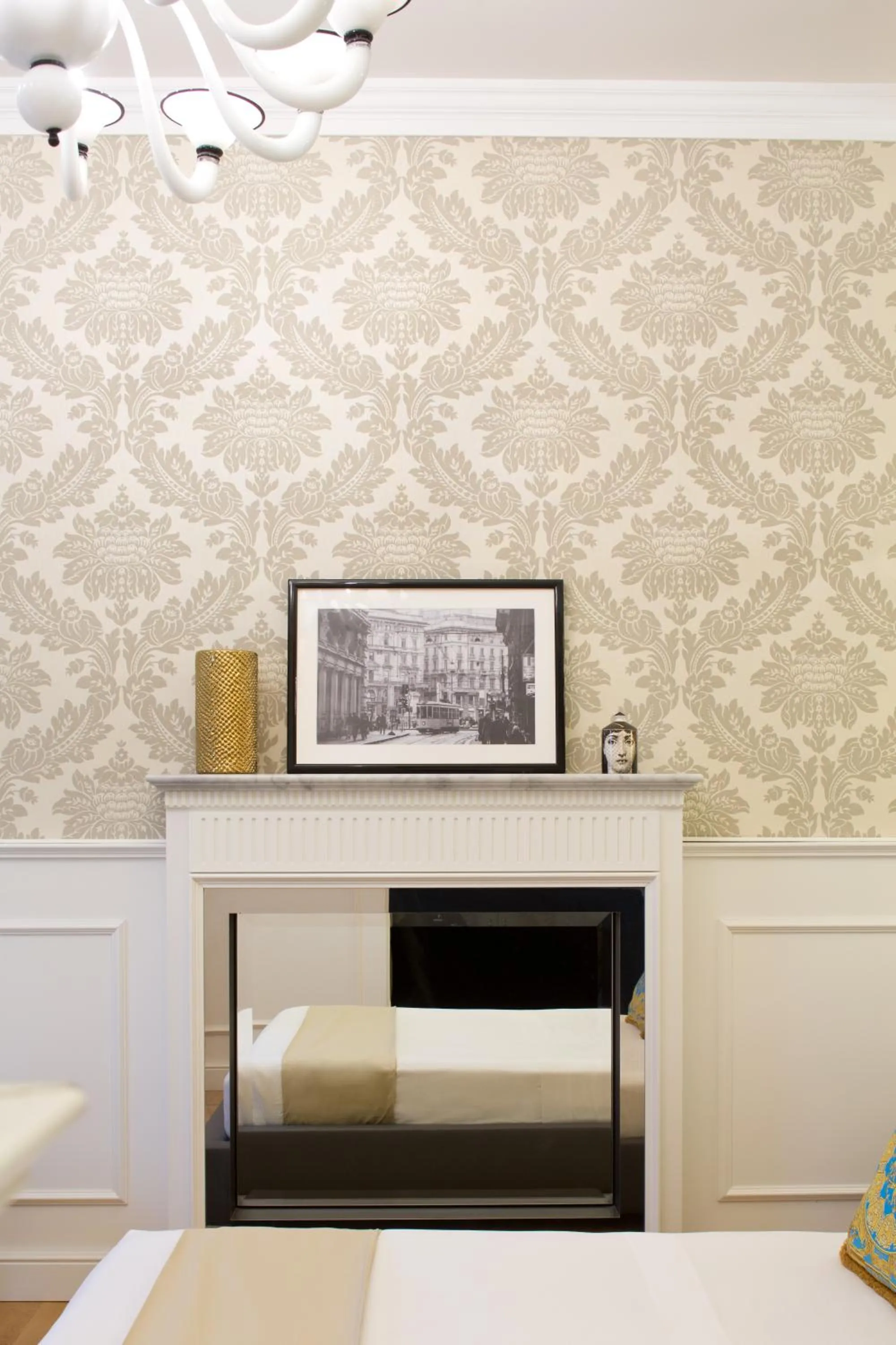 Communal lounge/ TV room in Duomo Rooms