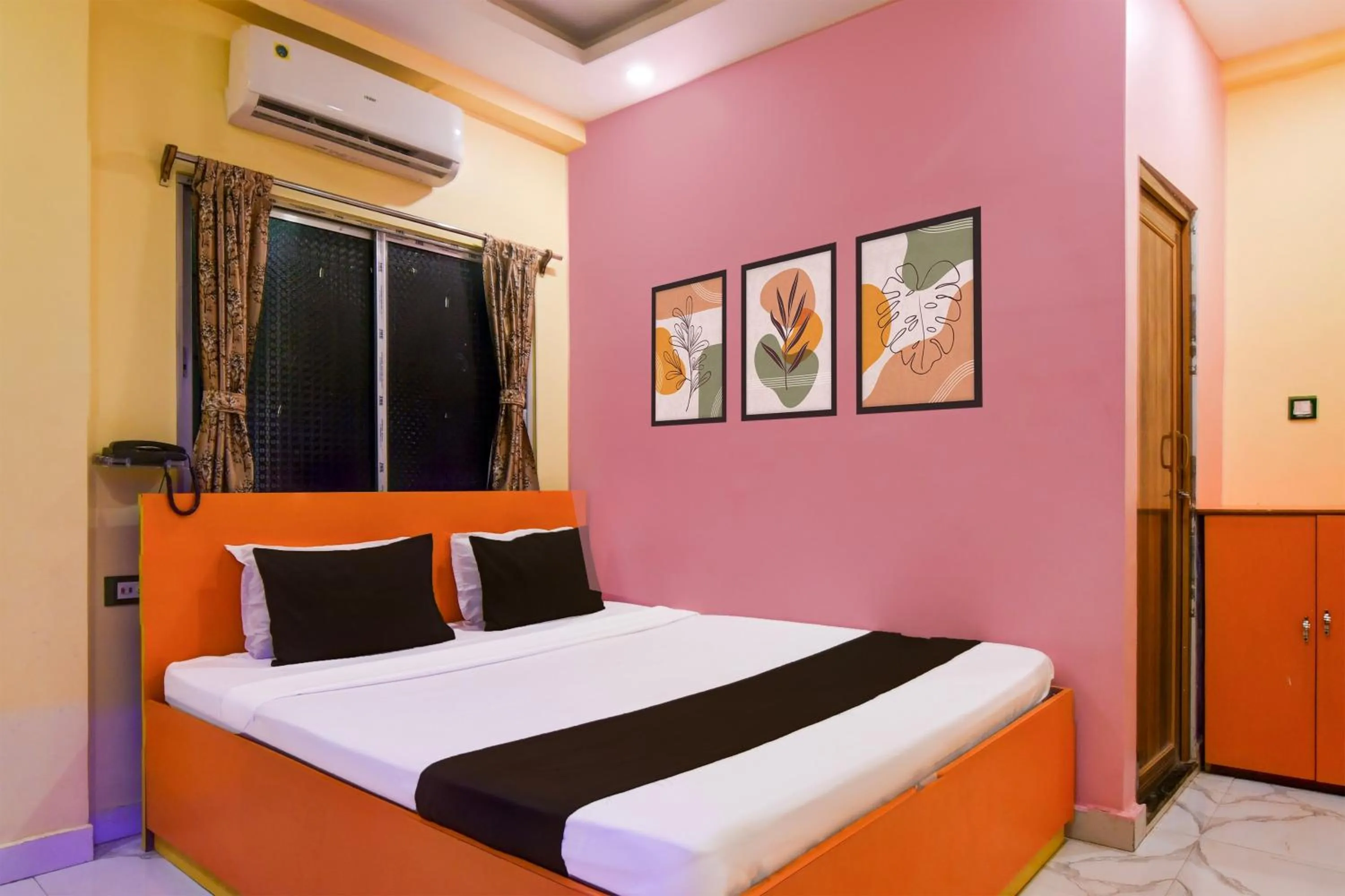 Bedroom, Bed in Hotel O Golden Queen