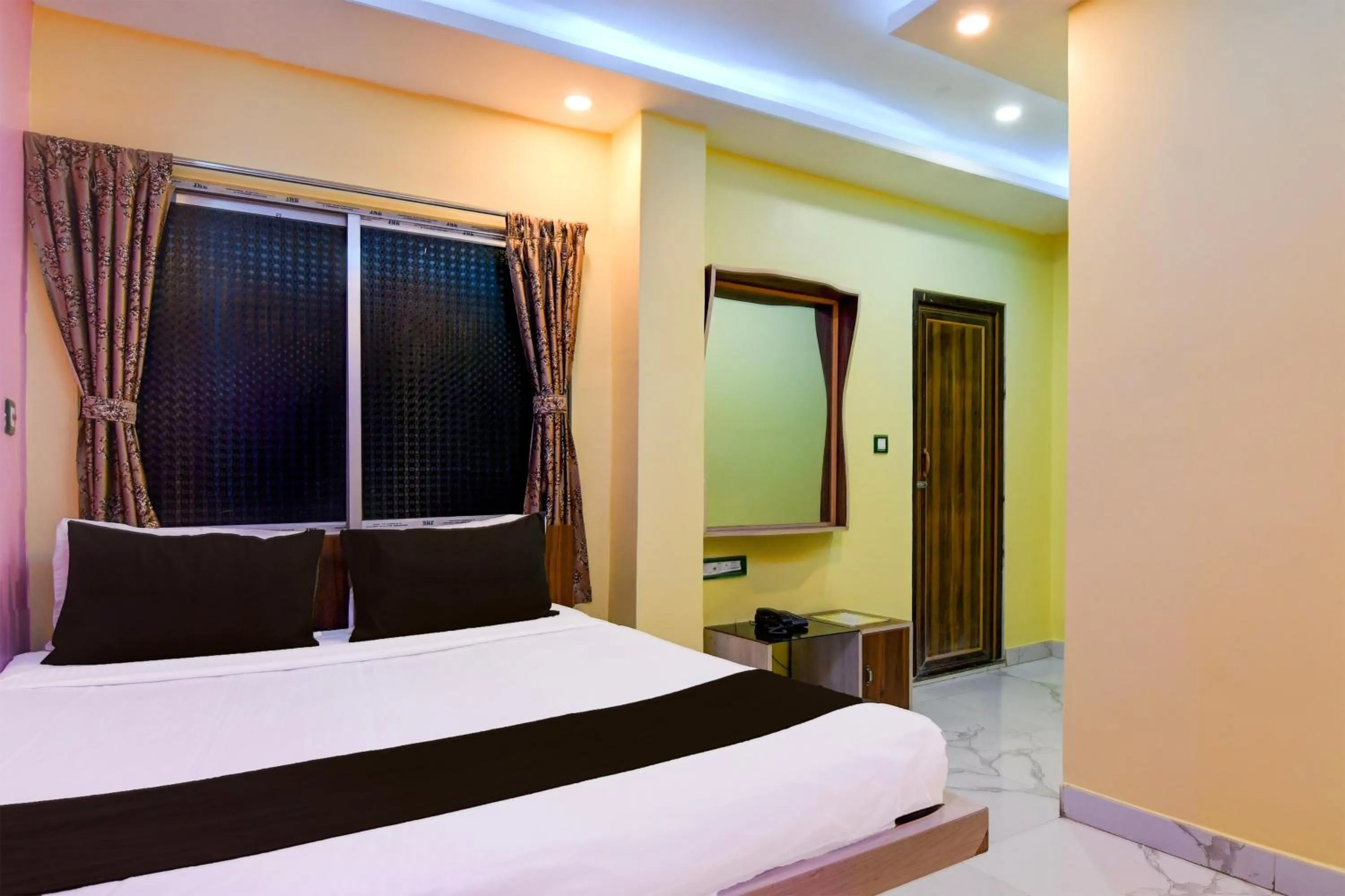 Bedroom, Bed in Hotel O Golden Queen