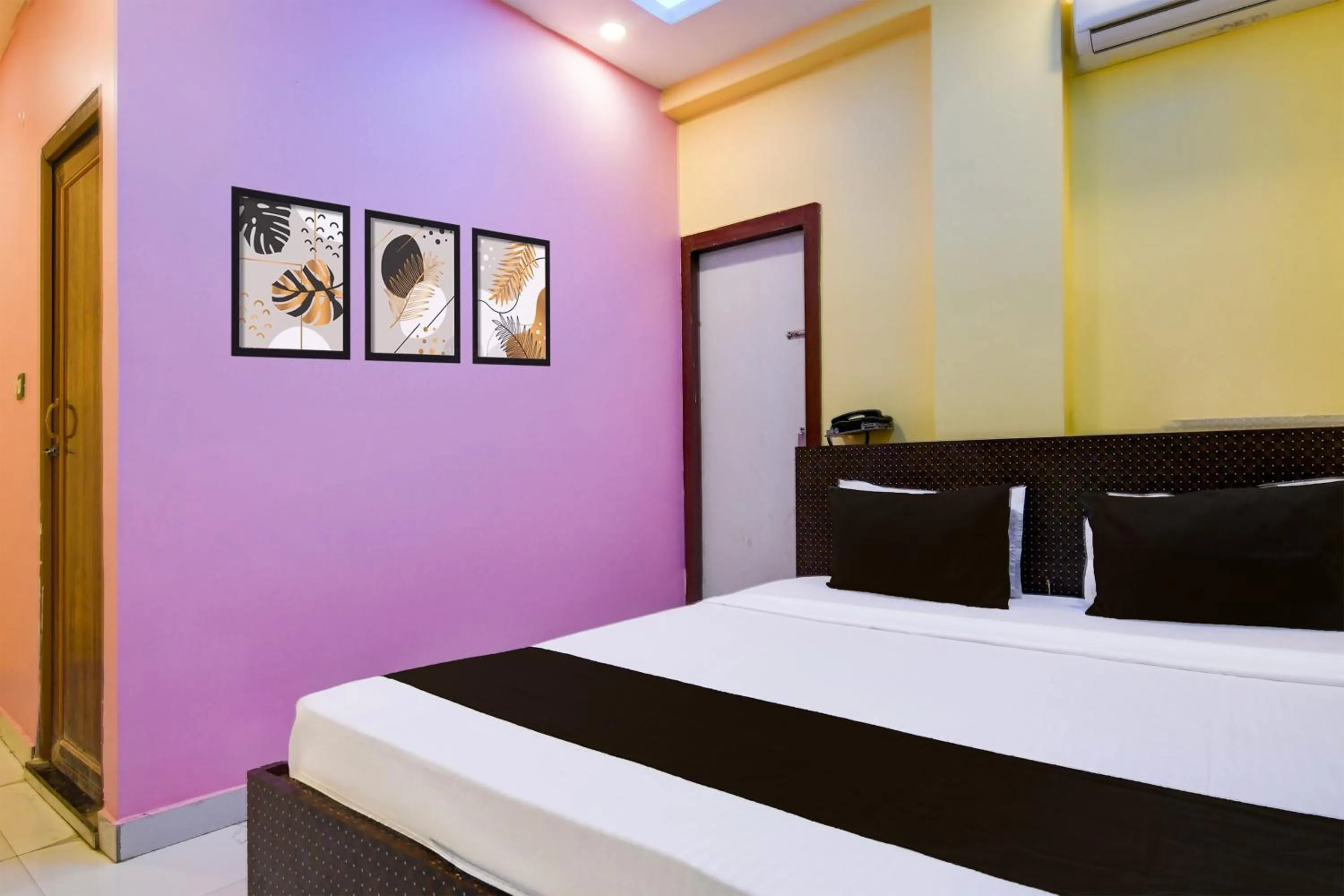 Bedroom, Bed in Hotel O Golden Queen